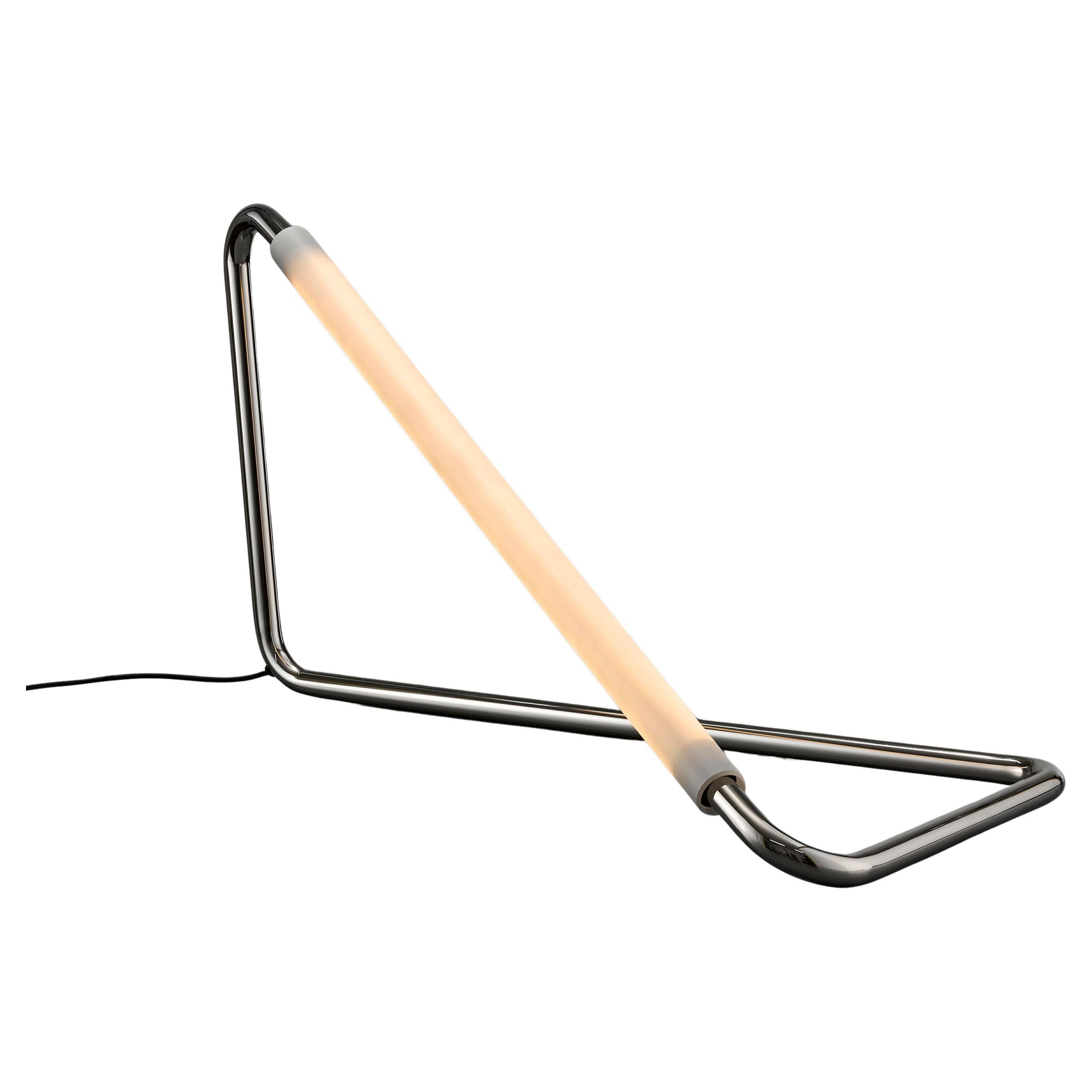 Naama Hofman
Objeto luminoso 001
Lámpara escultórica de acero inoxidable