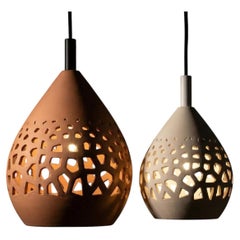 Naaya Cepa Coral 20" Lampe pendante en céramique faite à la main  Sculptural Gobo Fixture