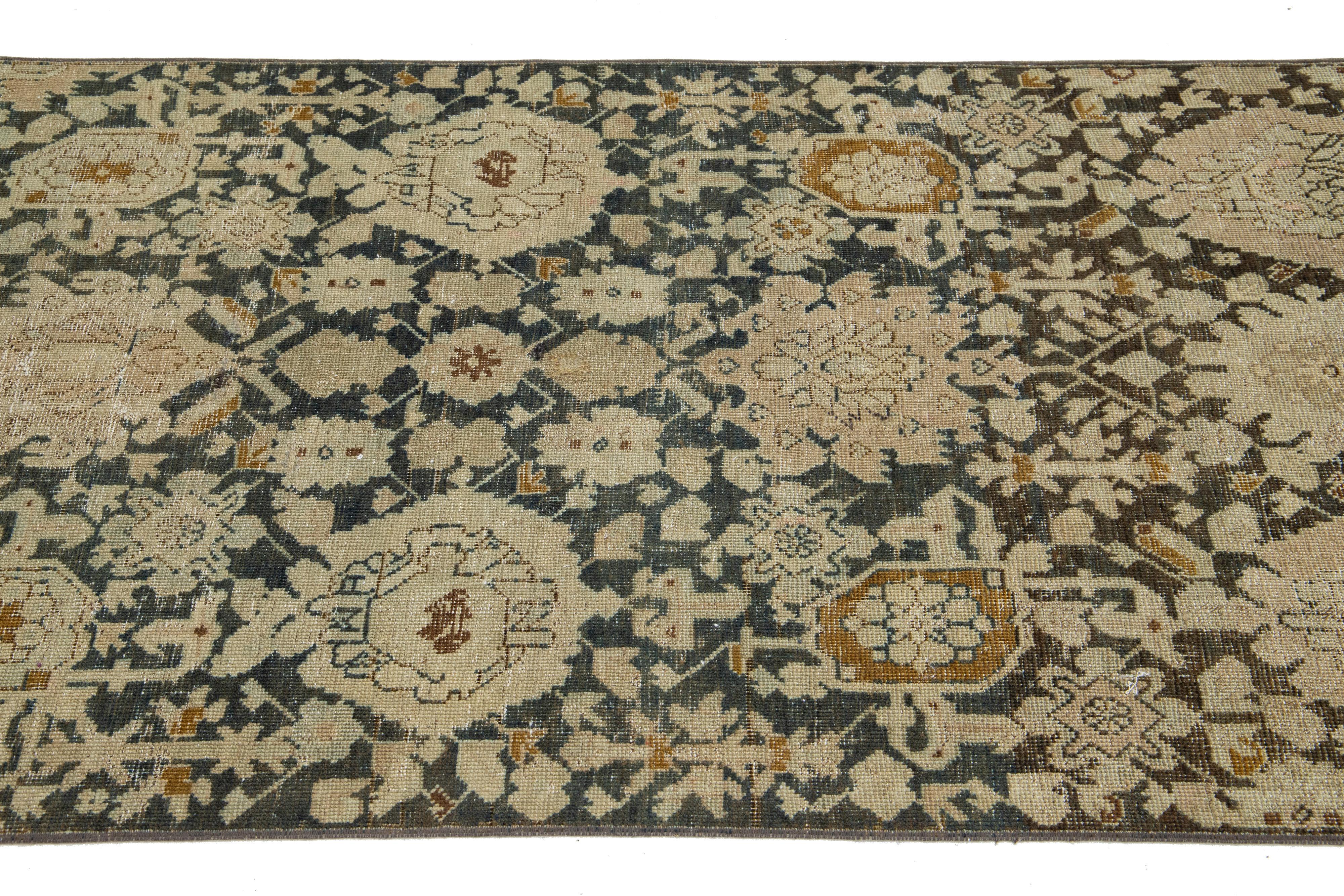 Runner in lana Karabaugh blu antico Nabi Design con motivo floreale In condizioni buone in vendita a Norwalk, CT