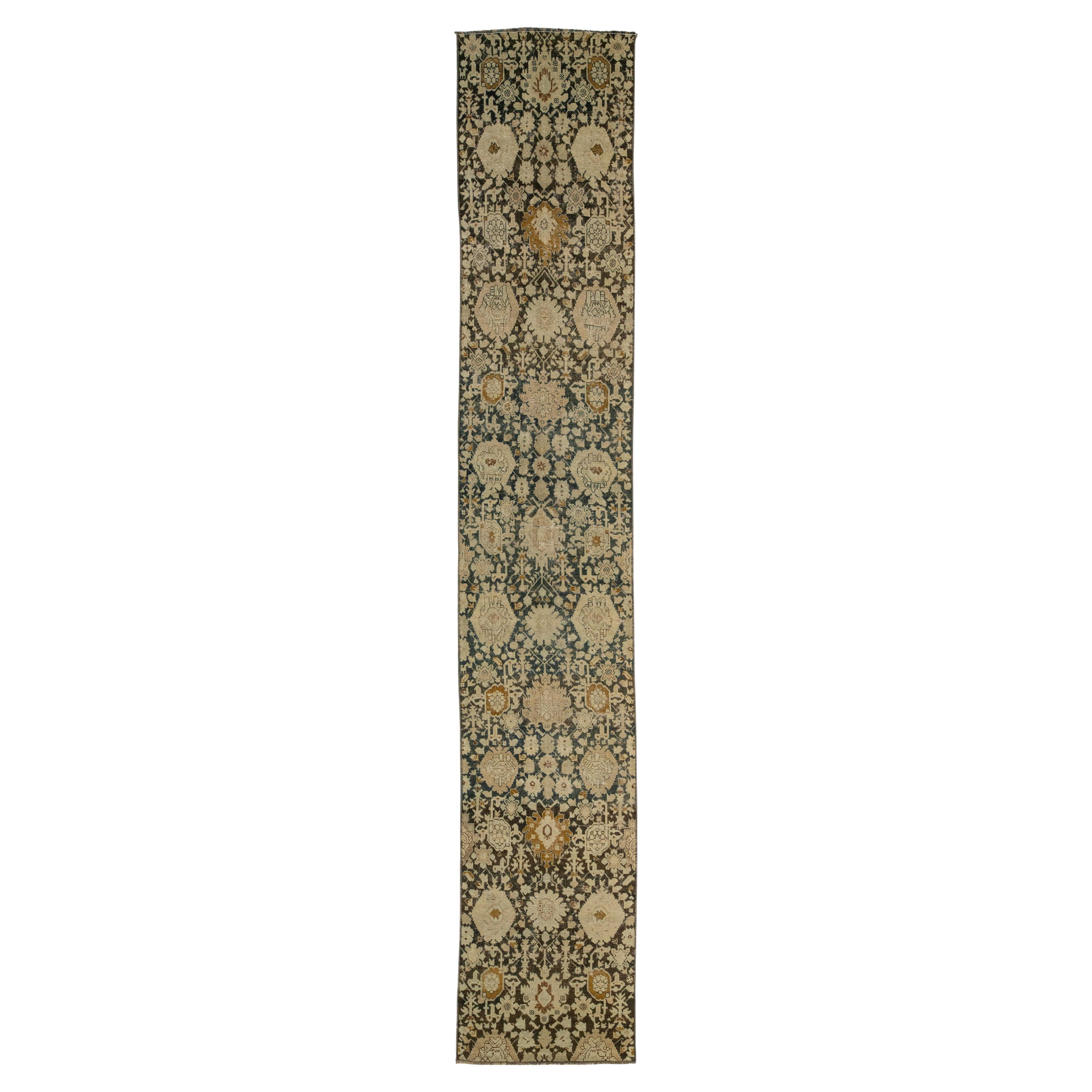 Runner in lana Karabaugh blu antico Nabi Design con motivo floreale in vendita