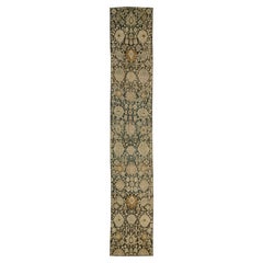 Tapis de couloir antique Karabaugh bleu Naby avec motif floral