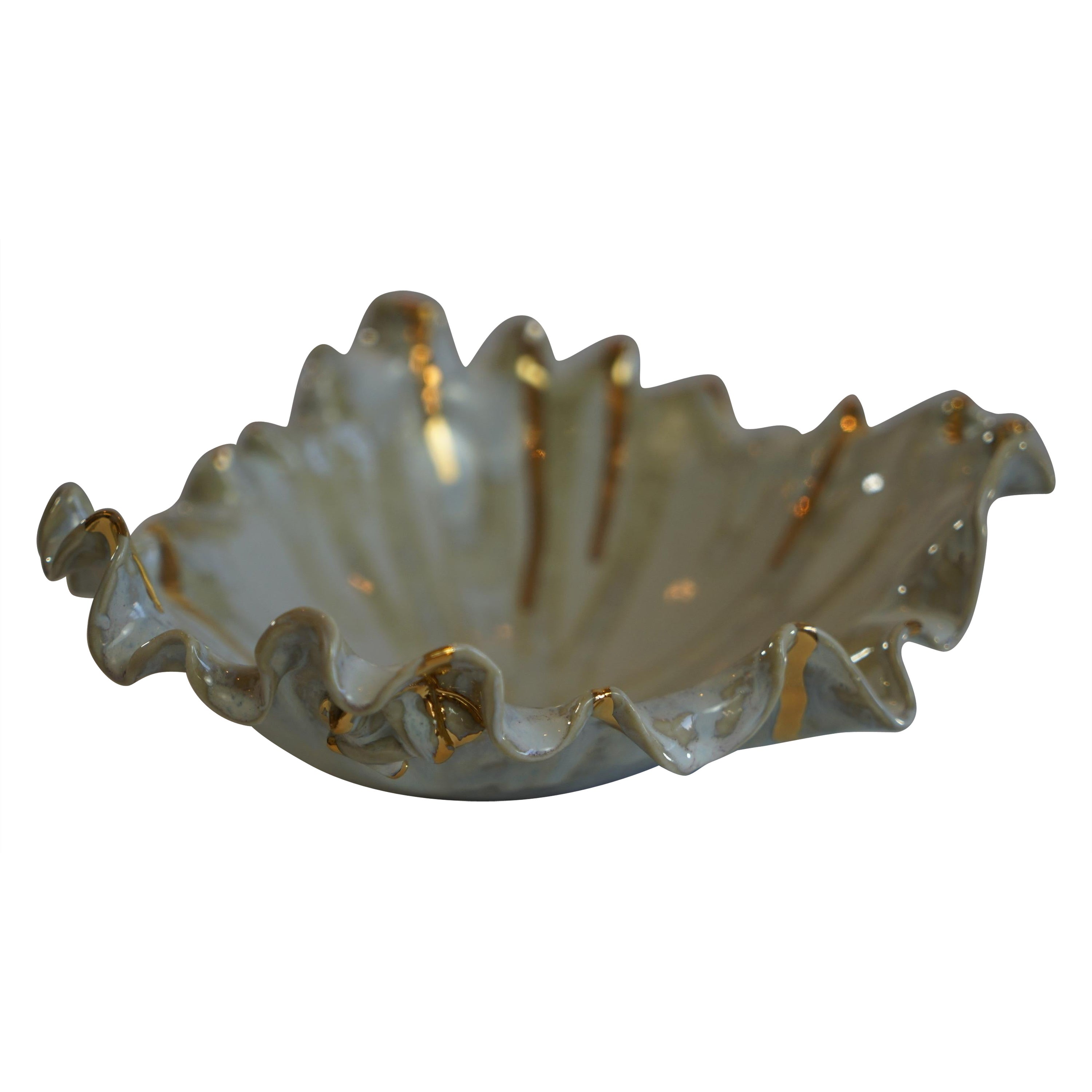 Mouvement esthétique Assiette en porcelaine nacre et or de Hania Jneid en vente