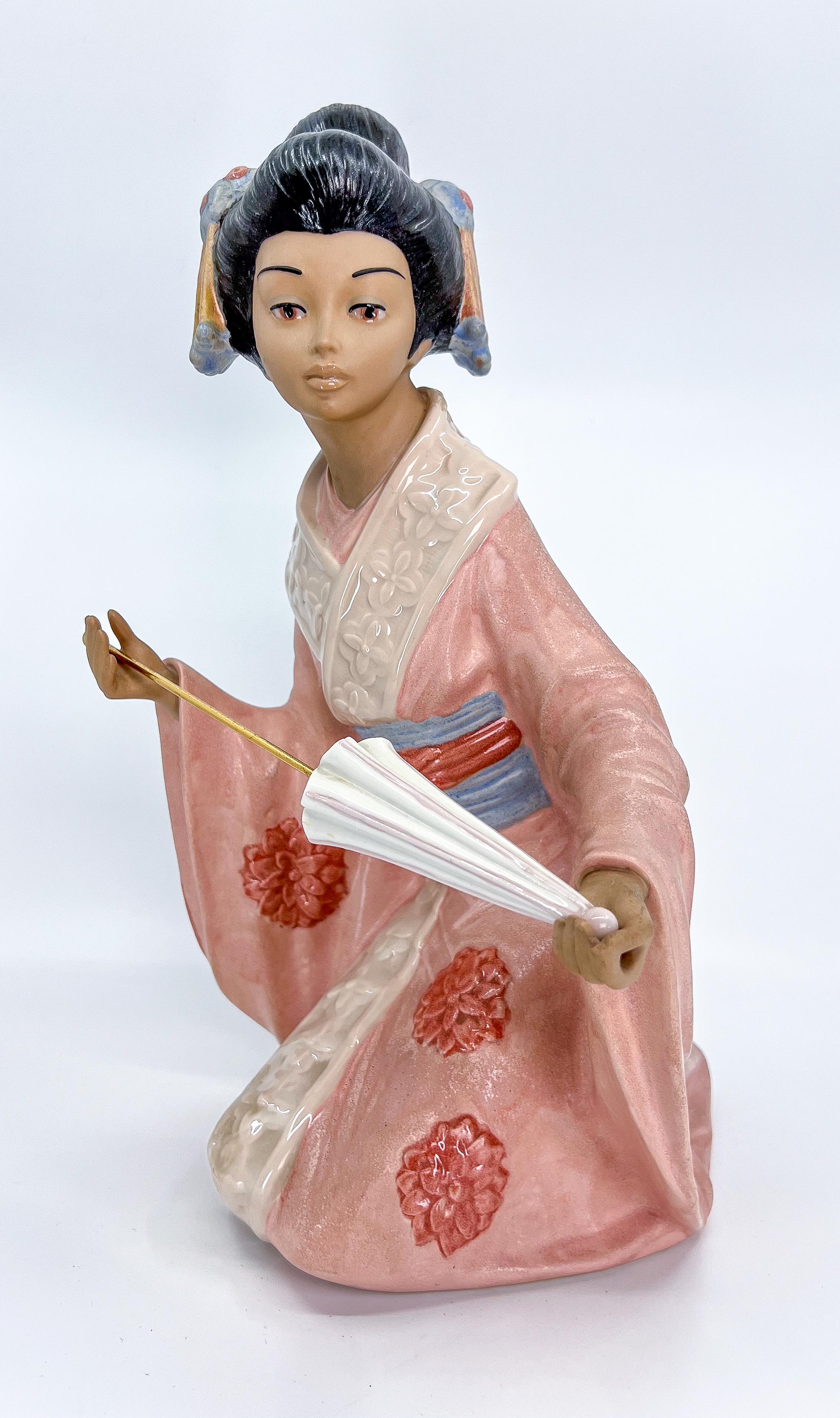 Nadal Porzellan Japanische Geisha-Figur aus Spanien, hergestellt in Spanien (Messing) im Angebot