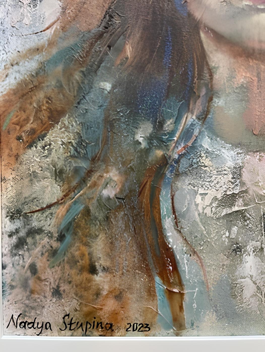 Nelle mie opere d'arte, ho riversato la mia anima nel catturare il complesso arazzo delle emozioni umane. Con ogni pennellata di pittura a olio, ho intessuto un senso di resilienza in mezzo alle avversità, gli occhi del soggetto sono lo specchio di