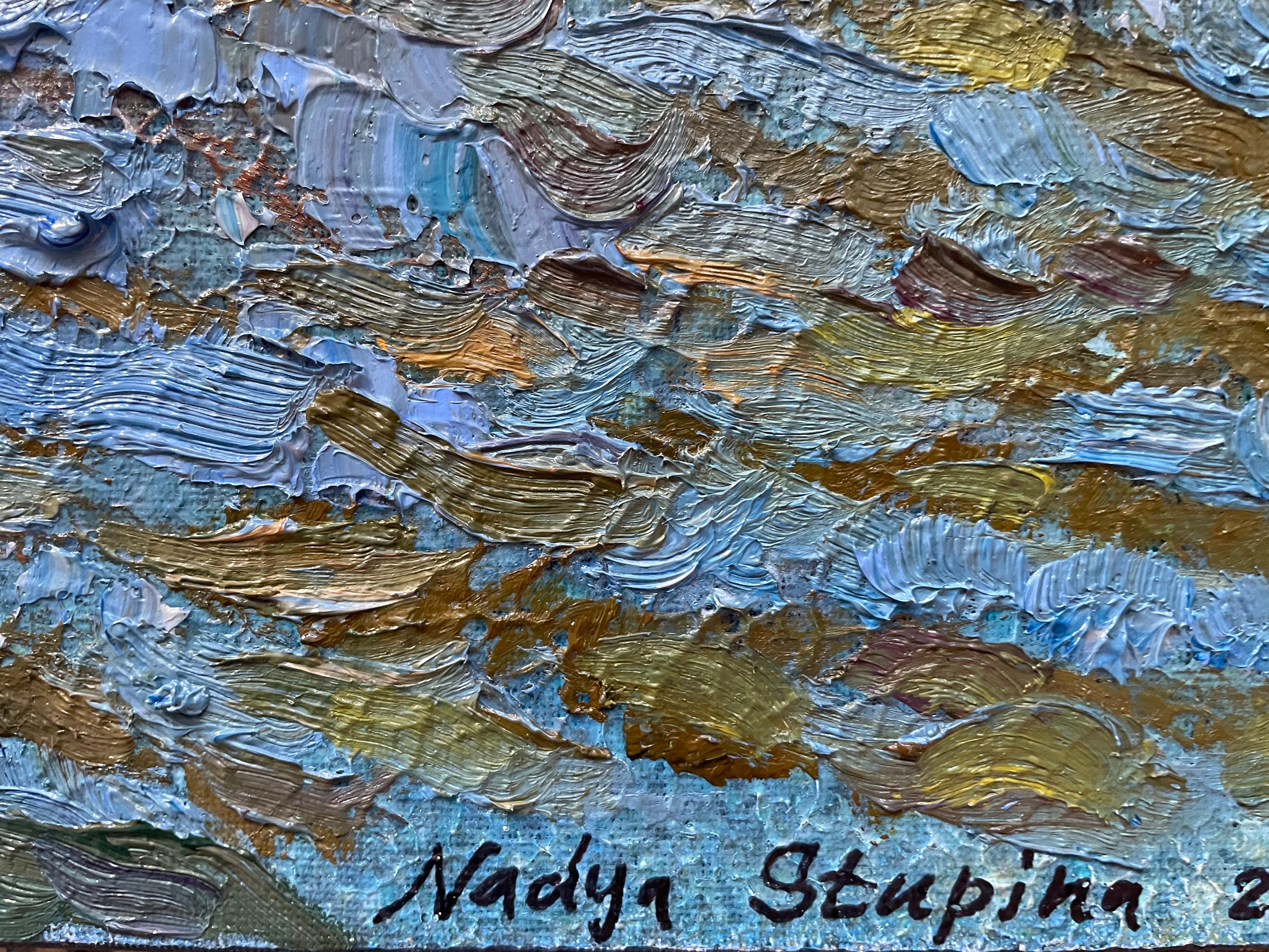 Dieses Kunstwerk fängt den lebendigen Charme einer Küstenstadt ein, mit einer Reihe von farbenfrohen Gebäuden, die die Uferpromenade säumen. Die architektonische Gestaltung der Häuser, die in verschiedenen Farben wie Rot, Gelb und Weiß gehalten