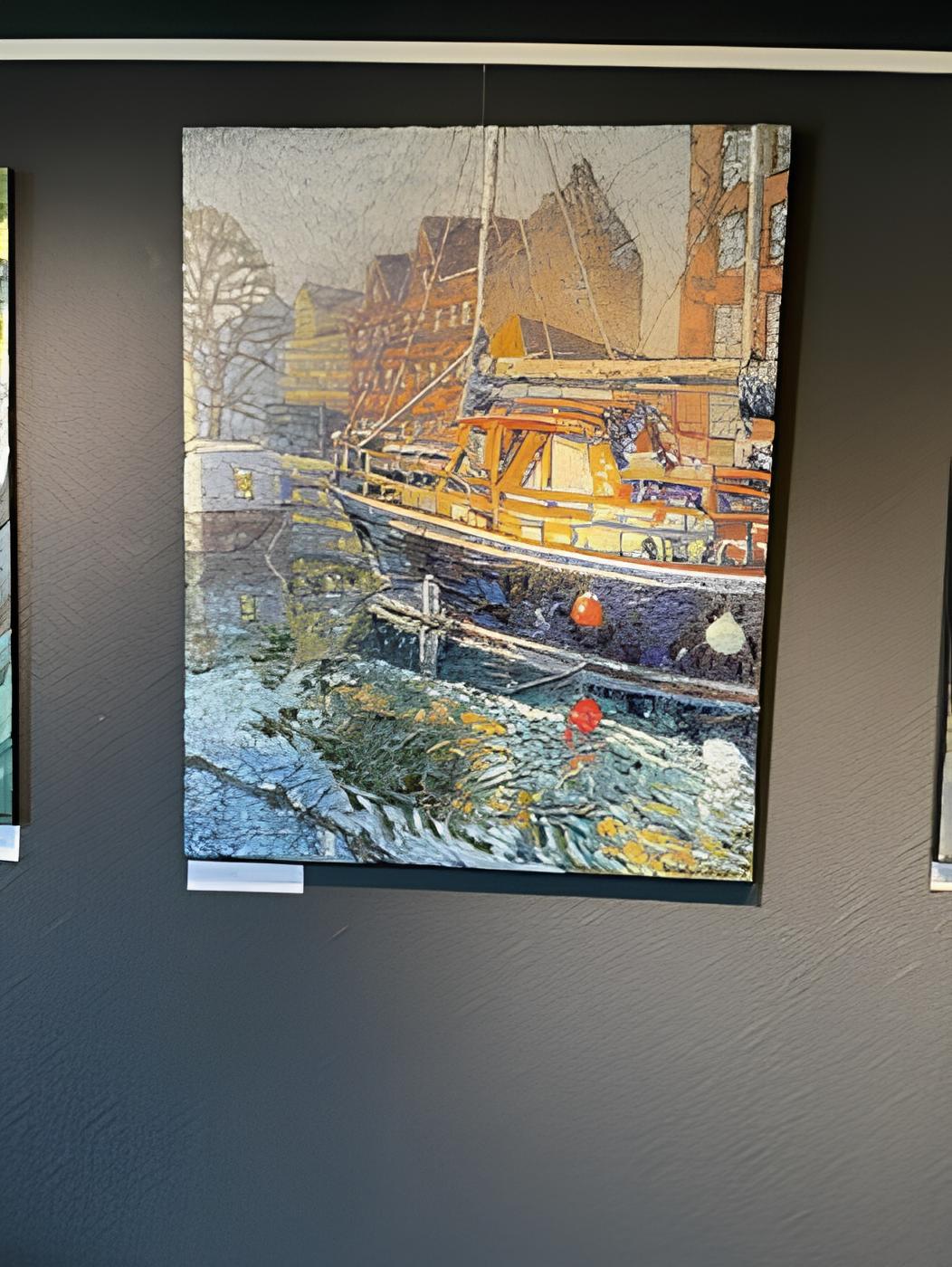 In diesem Gemälde habe ich versucht, die frische Essenz eines Frühlingsmorgens einzufangen, an dem das Licht auf architektonischen Fassaden und Wasser gleichermaßen tanzt. Mit Acryl und Öl habe ich Texturen und Farben übereinandergelegt, um die