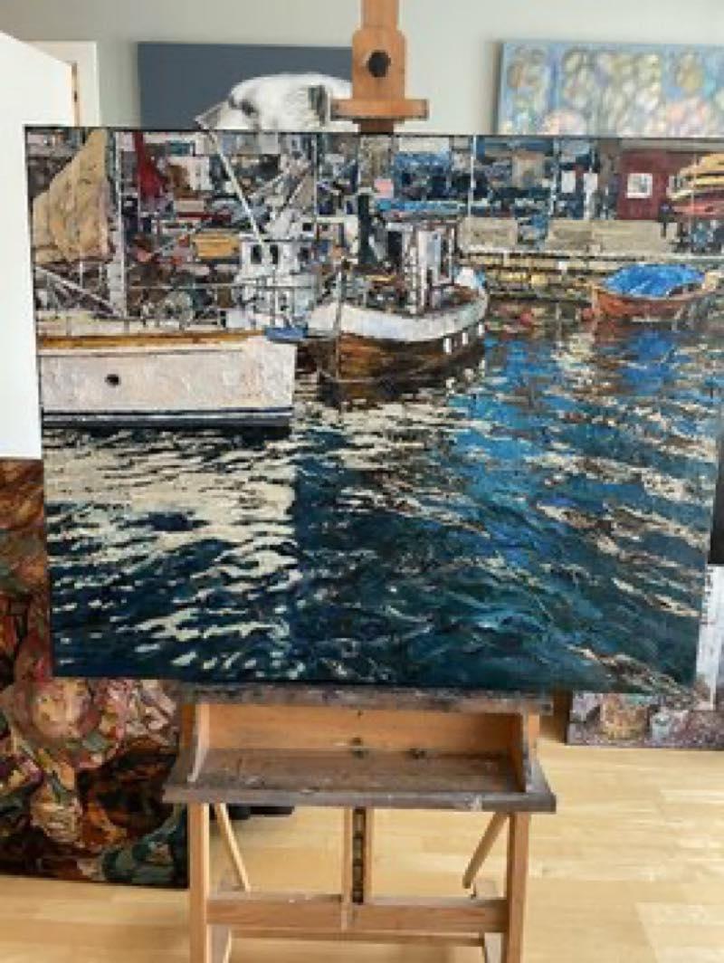 Nelle mie opere d'arte catturo l'essenza della vita in riva al mare, una celebrazione della luce e del colore. Utilizzando l'olio, mescolo pennellate impressionistiche con un tocco di realismo, trasmettendo la tranquillità delle barche che riposano