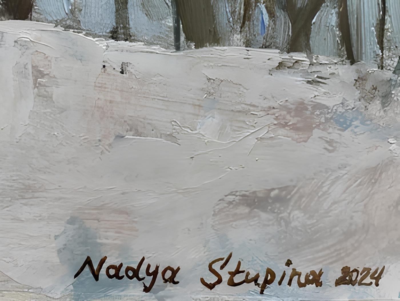 Al crear esta obra, intenté captar la sublime quietud del invierno. Utilizando la profundidad textural de los óleos, superpuse cada pincelada para evocar el aire fresco y crujiente y la serenidad amortiguada tras una nevada. Mi enfoque impresionista