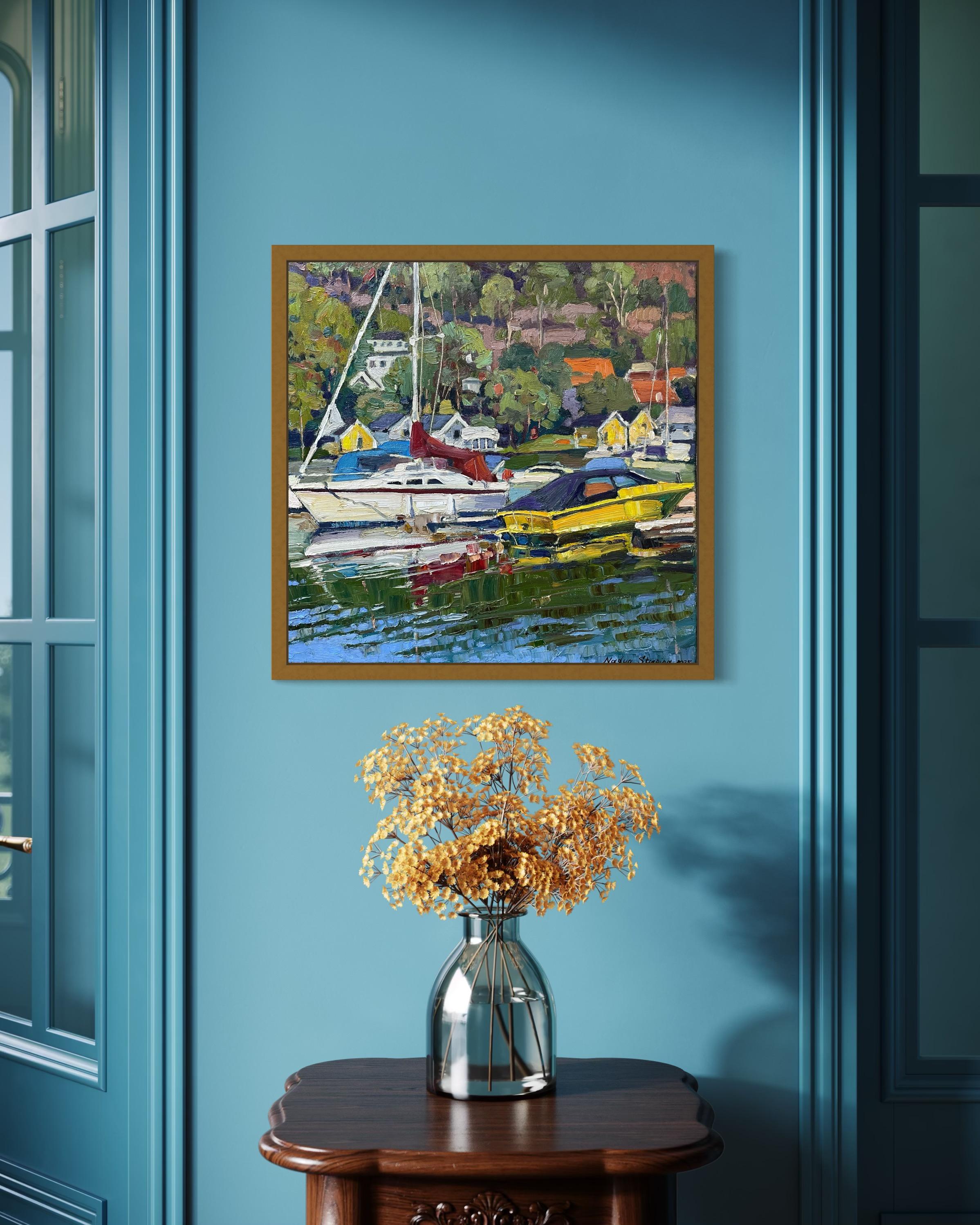 Esta obra de arte capta vívidamente una serena escena del puerto deportivo con un experto uso del color y la forma. La composición muestra un grupo de barcos que se mecen suavemente sobre aguas reflectantes, representadas en llamativos tonos