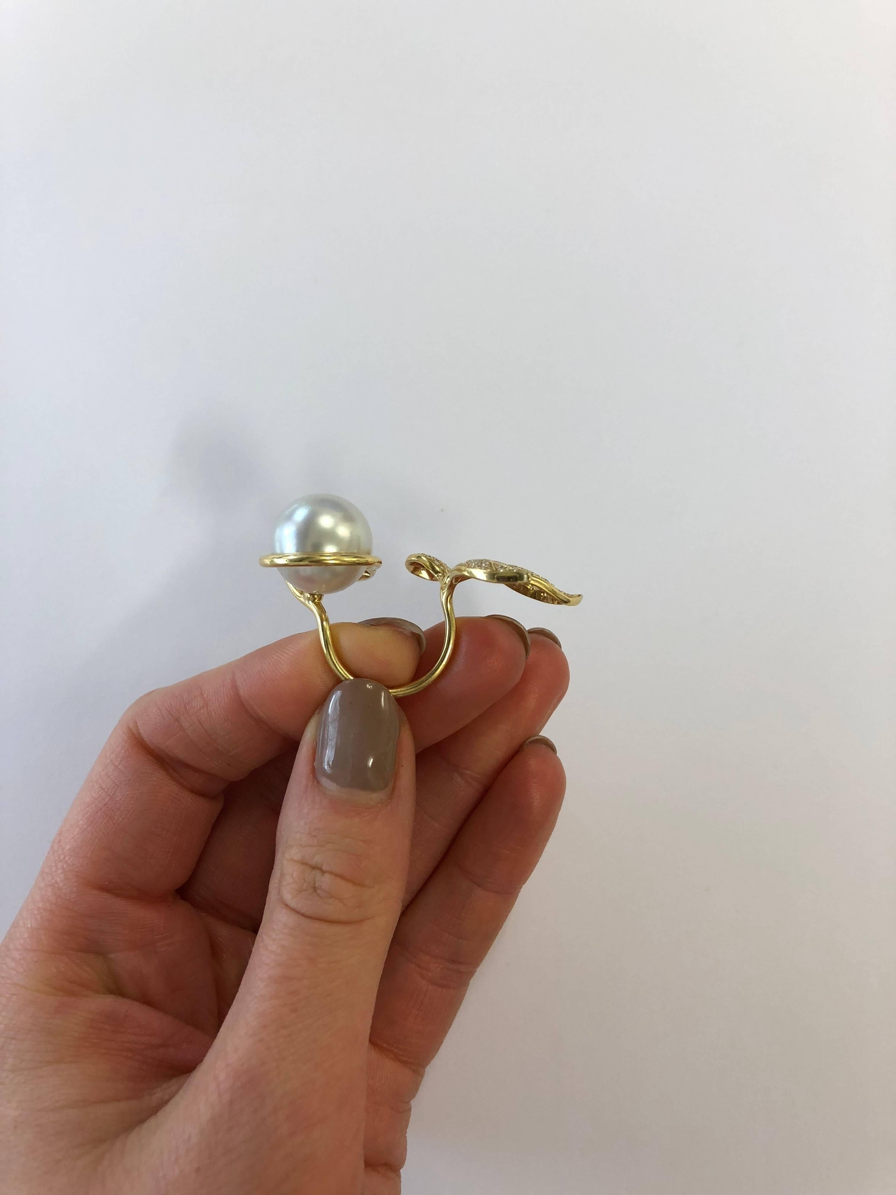 Nadine Aysoy 18Karat Yellow Gold, Diamond and South Sea Pearl Leaf Cocktail Ring In New Condition For Sale In London, GB