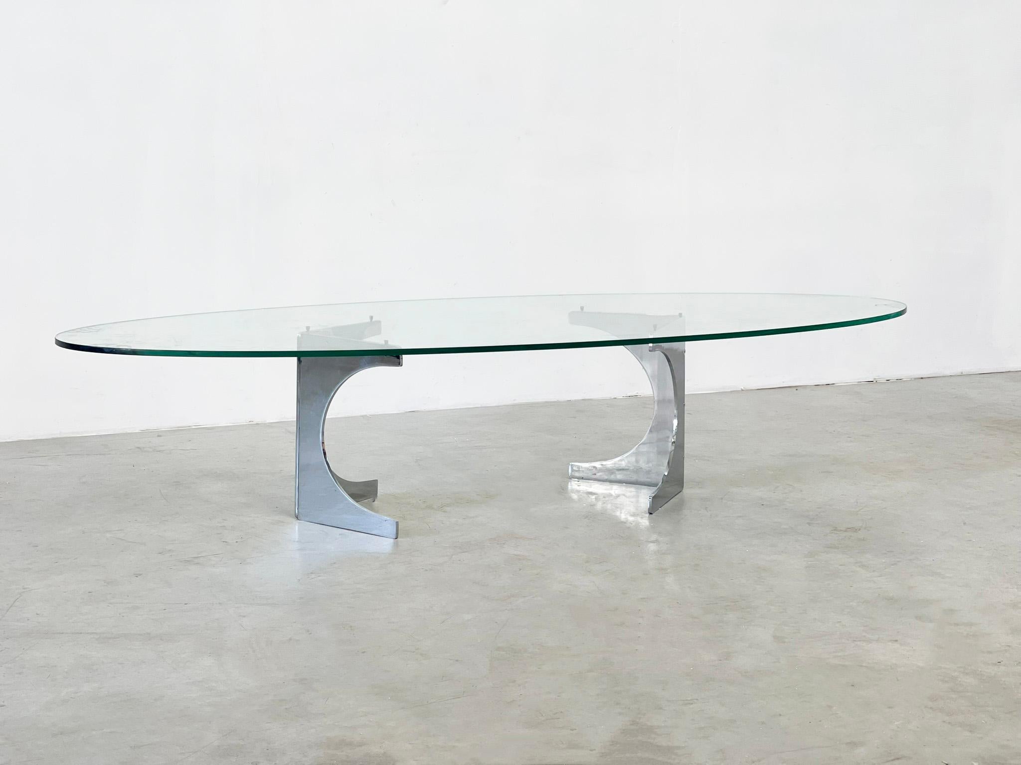 Nadine Effront coffee table
Elegant coffee table from the 80s.  This coffee table was designed in the 1980s by Nadine Effront. She is known for working with chromed pieces and often using them as the base for a coffee table. THE coffee table is a