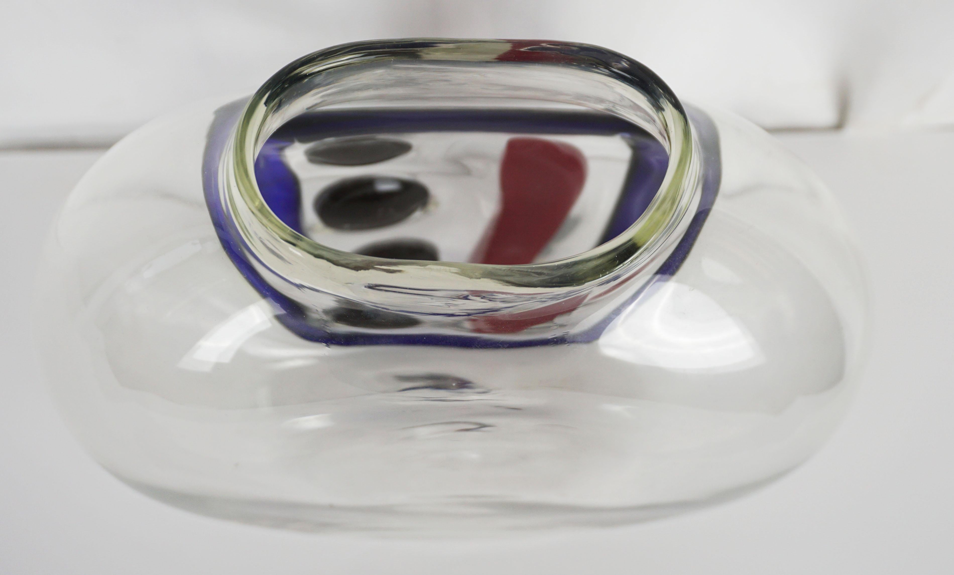Nadine Saylors mundgeblasene Glasvase aus mundgeblasenem Glas, Dash und drei Punkten (Handgefertigt) im Angebot