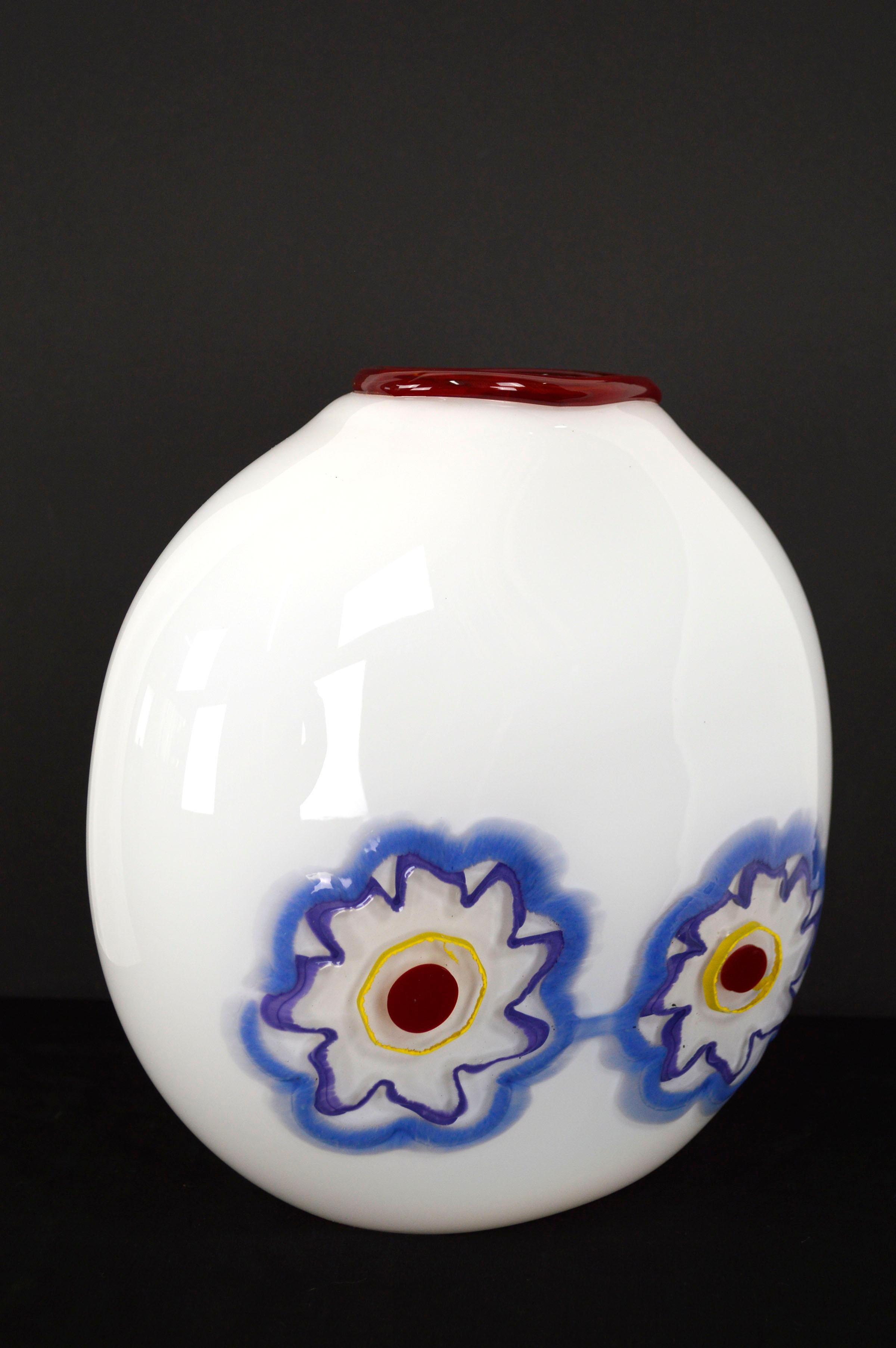 Hand-Crafted Nadine Saylor's Hand Blown Glass Vase, Flower Power For Sale