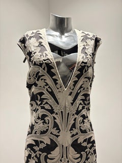 Naeem Khan SS 2006 Vestido de malla negra con estampado blanco