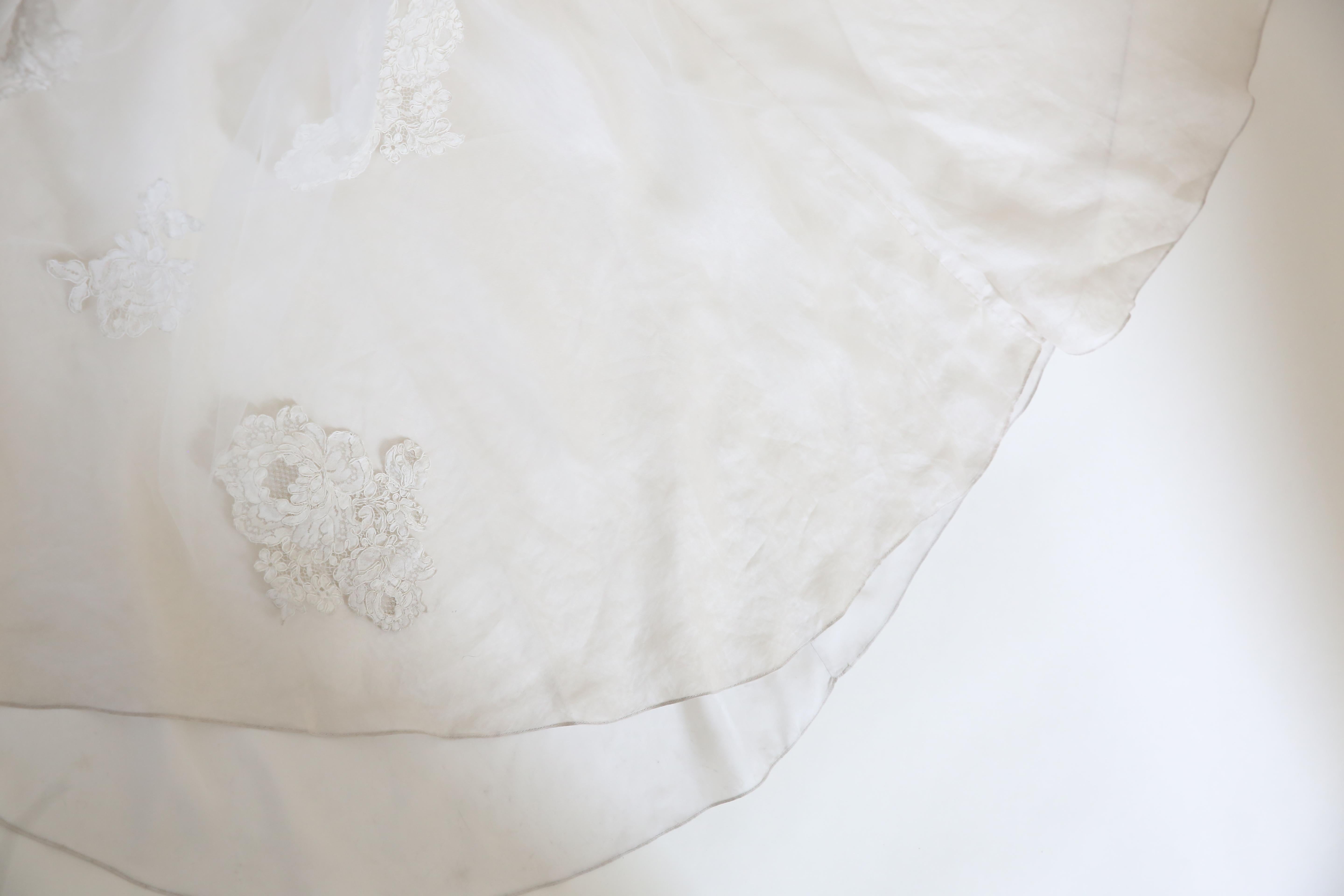 Naeem Khan vintage lace sheer ivory floral embroidered train wedding dress gown For Sale 11