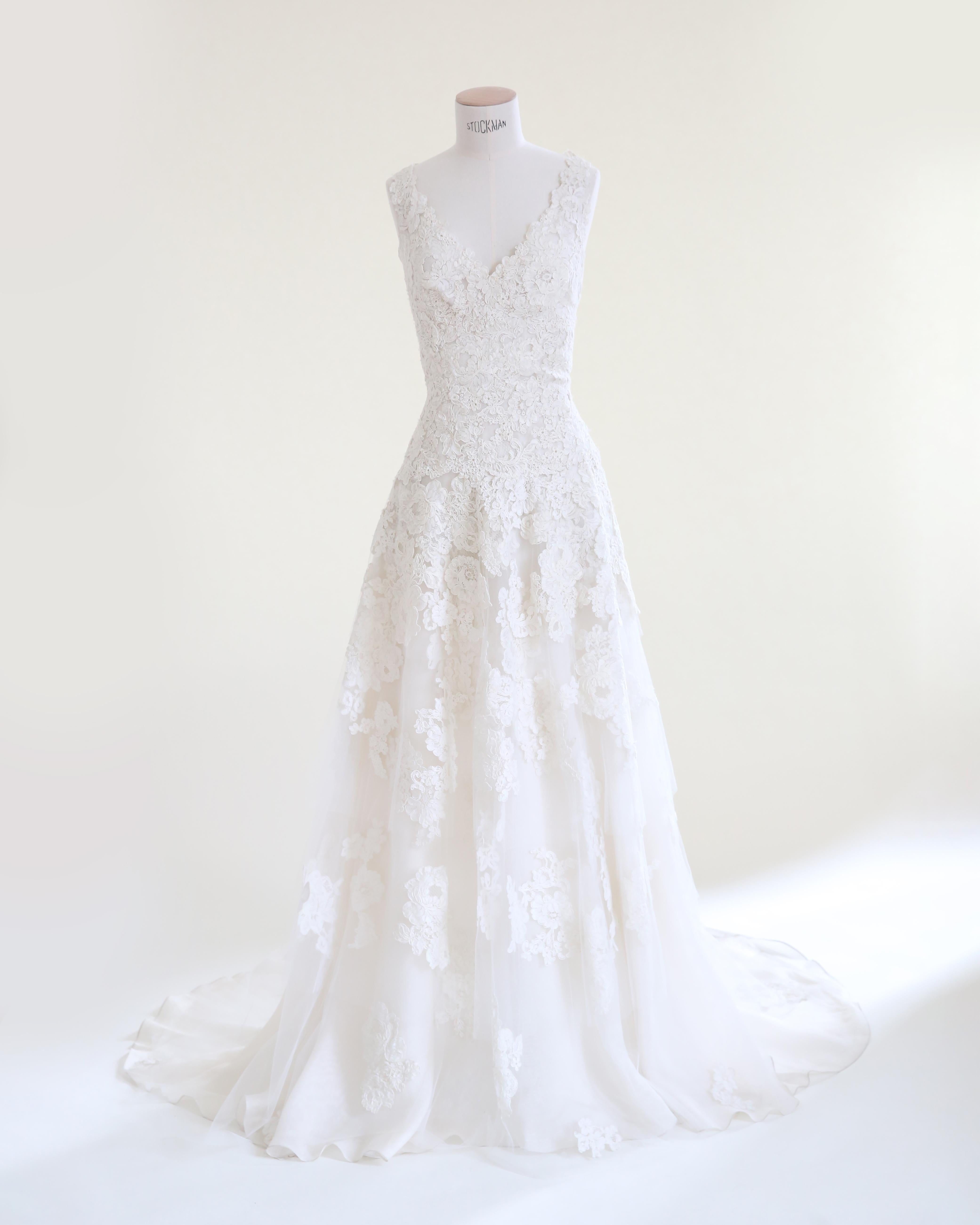 LOVE LALI VINTAGE

This is the most beautiful vintage wedding gown by Naeem Khan. The shade of ivory reminds me of the colour of antique lace you see from the Victorian or Edwardian era - leaning more towards warm ivory than white - I have taken a
