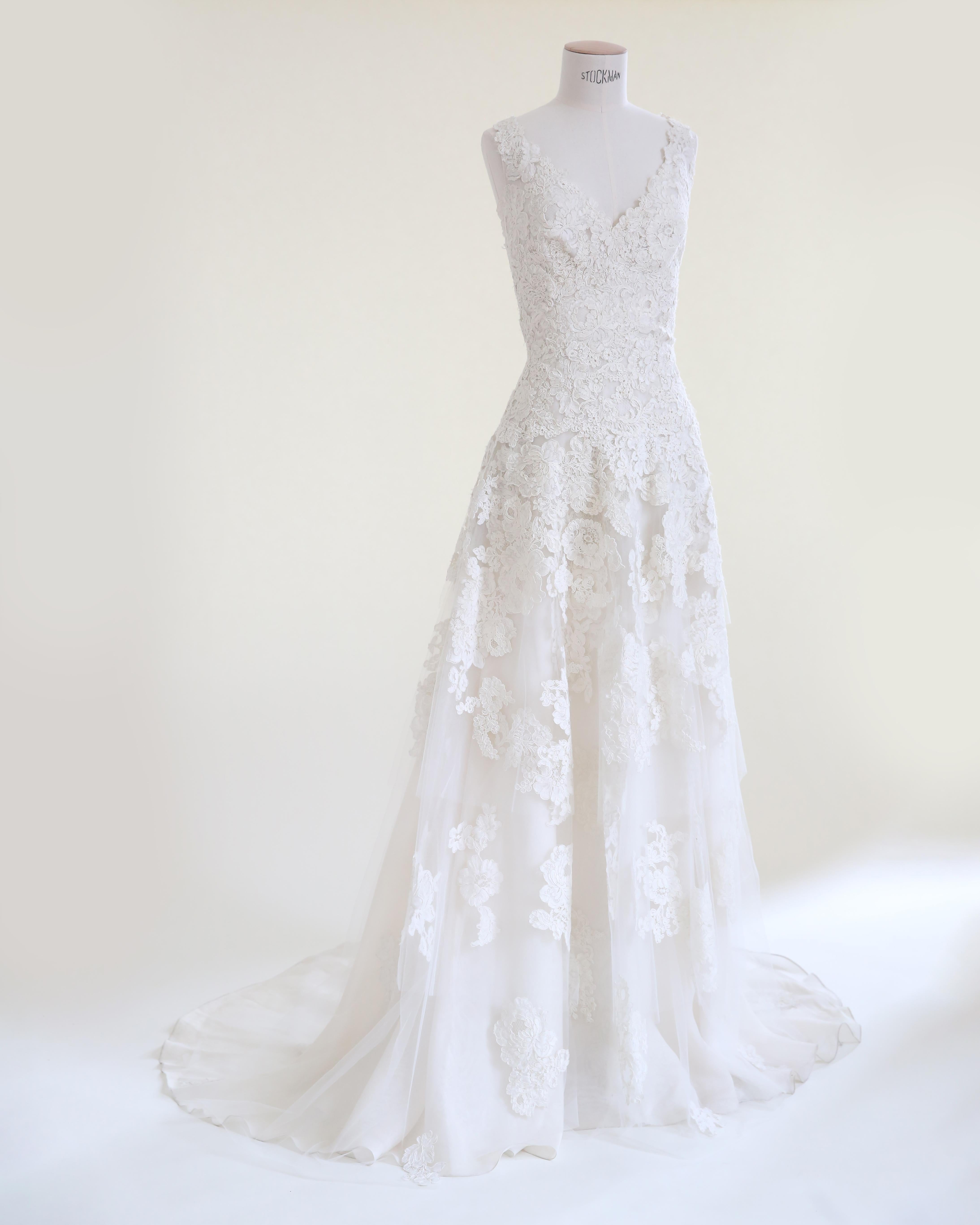 Gray Naeem Khan vintage lace sheer ivory floral embroidered train wedding dress gown For Sale