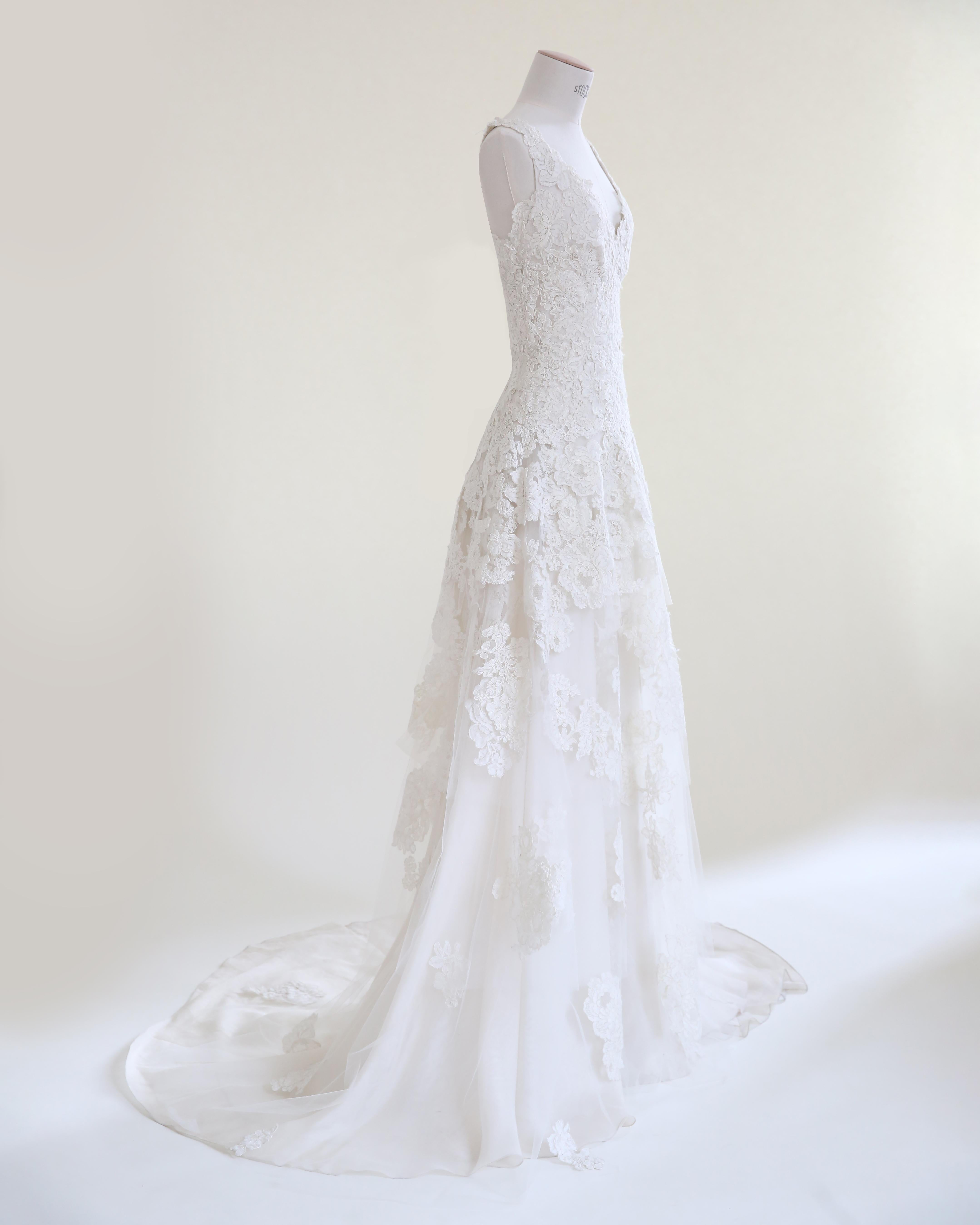 Naeem Khan vintage lace sheer ivory floral embroidered train wedding dress gown For Sale 4