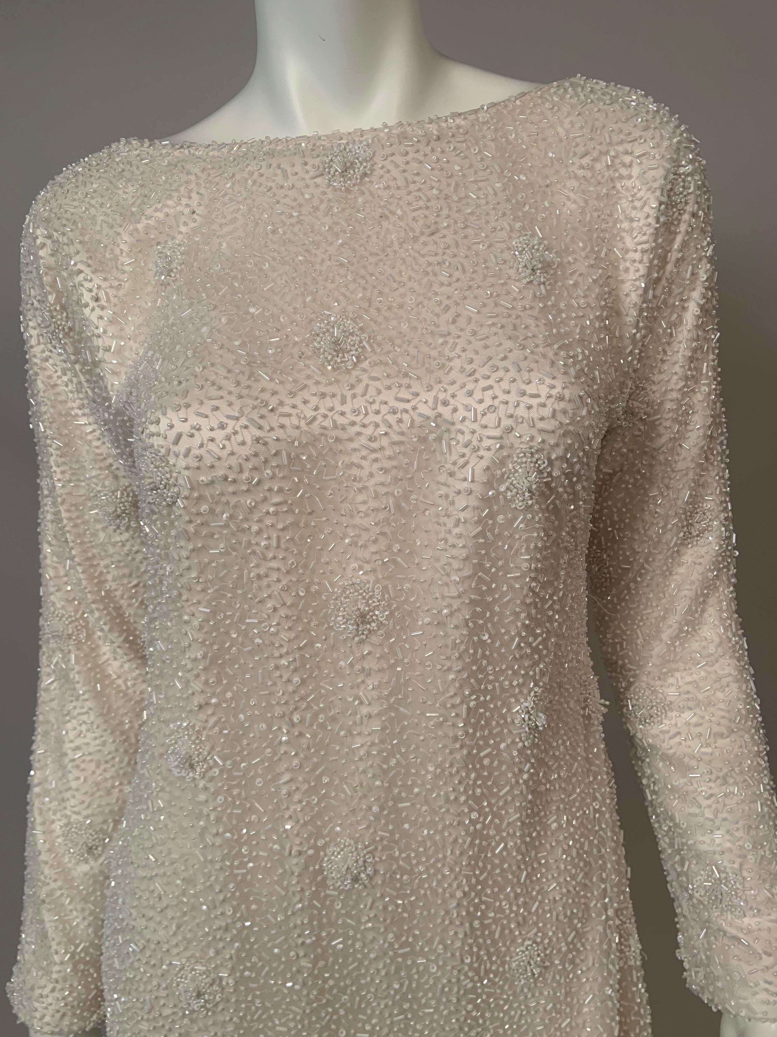 Blanc Naeem Khan - Robe de soirée en tulle blanc perlé avec dos drapé en vente