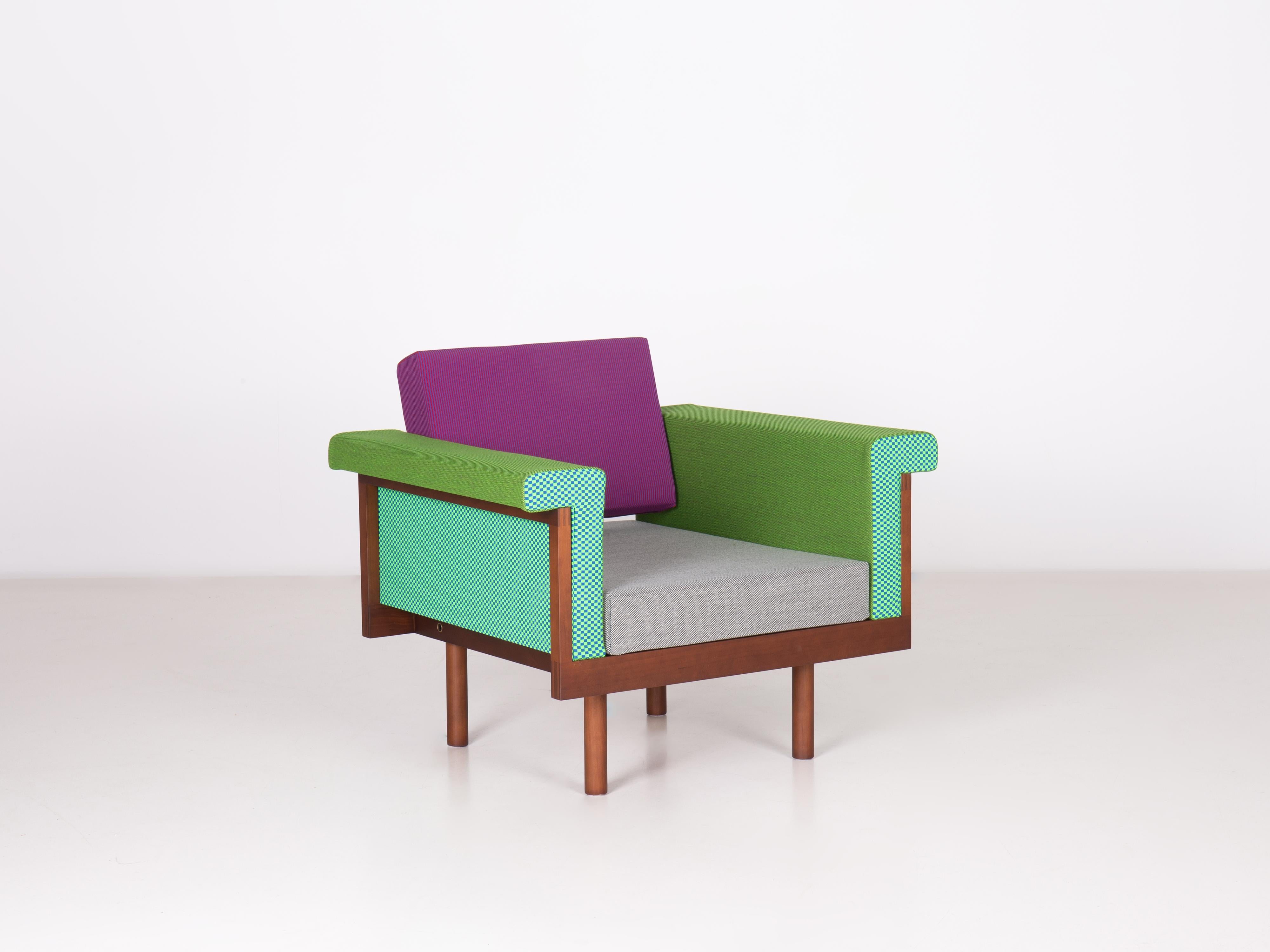 Designed in 1958 - Paradisoterrestre Edition 2023

Materials: cherry-wood structure, brass finishes, polyurethane foam padding,
upholstery in jacquard fabrics designed by Kiko Kostadinov and wool-blend Kvadrat fabrics.

A special edition by