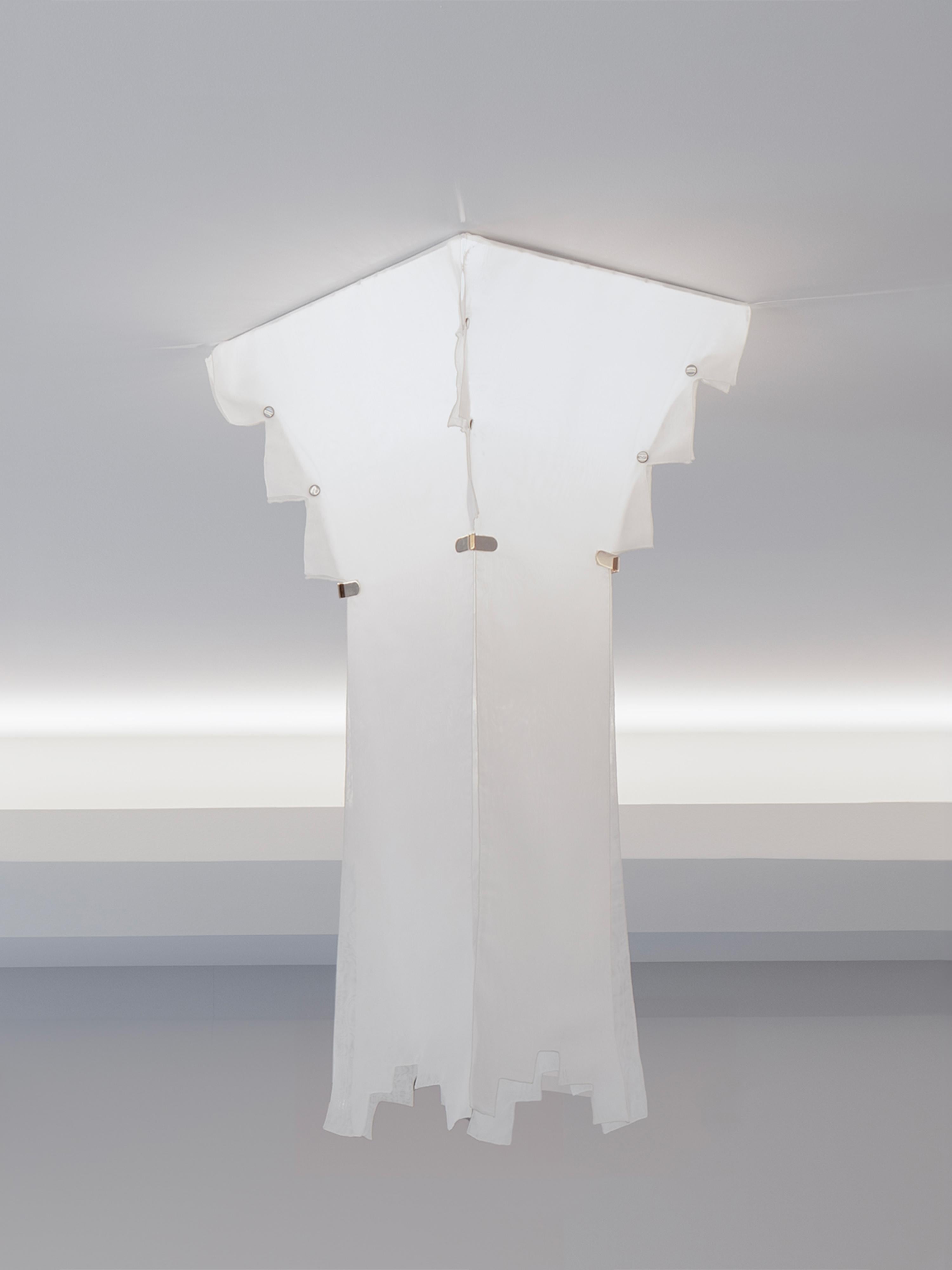 Designed in 1984 - Paradisoterrestre Edition 2023

Materials: lacquered metal structure, metal clips with brass finishing, nacre buttons, organza curtains, 1 bulb E14 led

Designed by Japanese architect and designer Kazuhide Takahama for the
