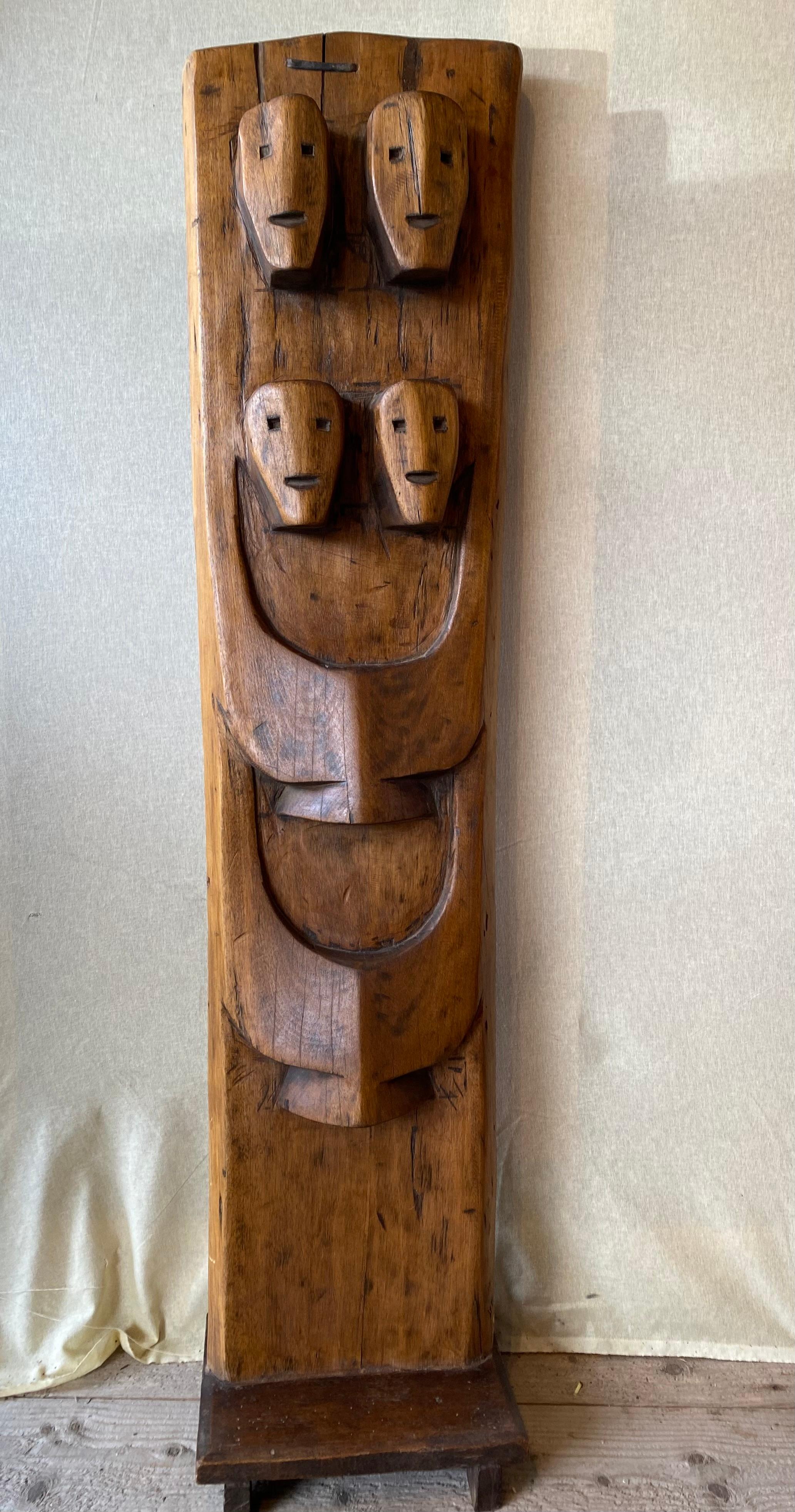 Totem panel from Nagaland
The Naga people lives on Indo-Burmese border.
They was head cutter Hunter 
They made their furniture by digging tree trunks giving a re fines and brutalist style. Tjhe stand has been added but it can be removed easily for