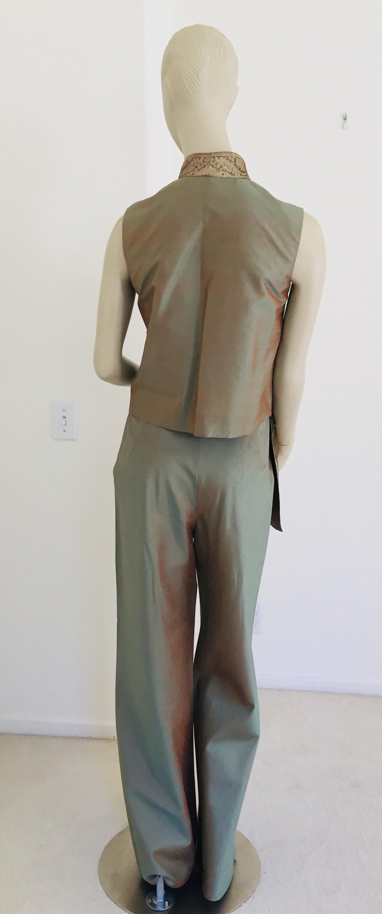 20th Century Nagara Couture for Jim Thompson 2 Pieces Silk Pants and Top For Sale