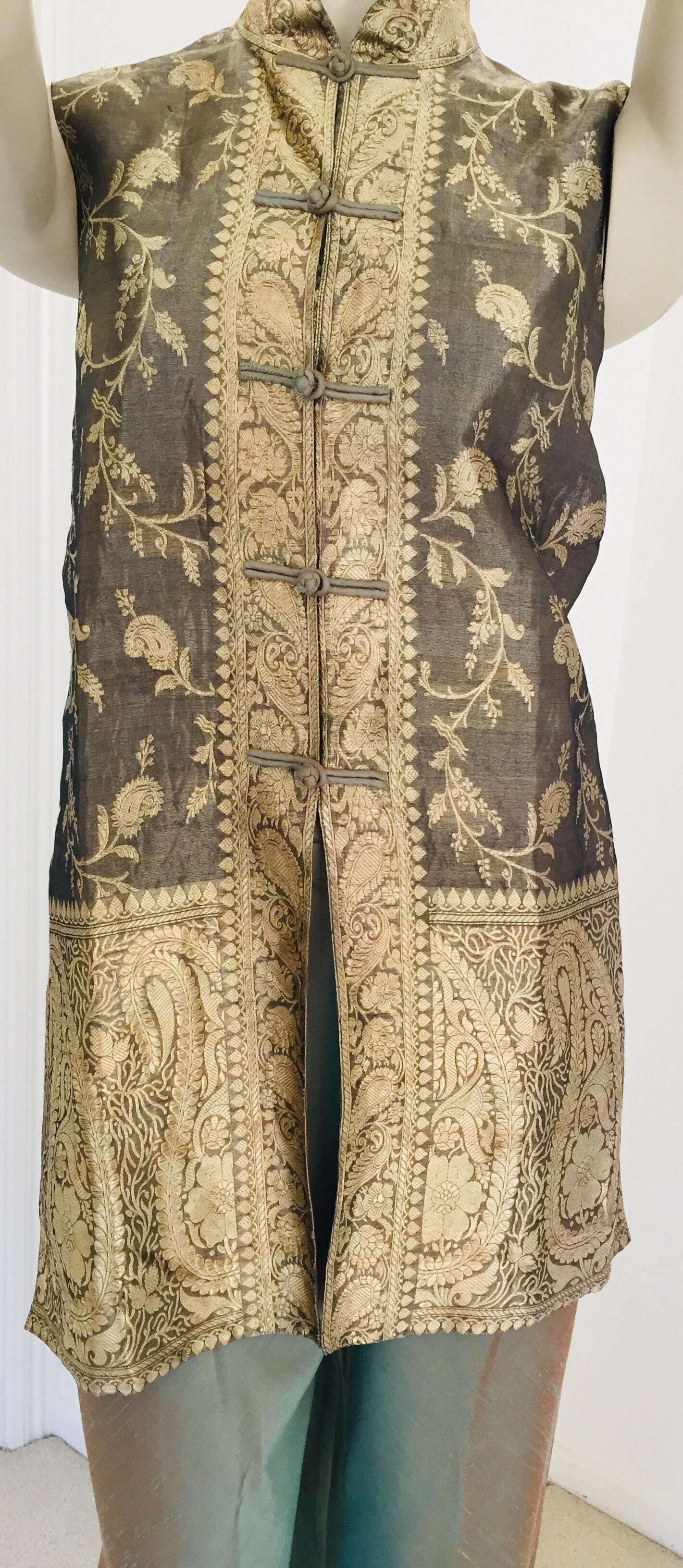 Nagara Couture for Jim Thompson 2 Pieces Silk Pants and Top For Sale 3