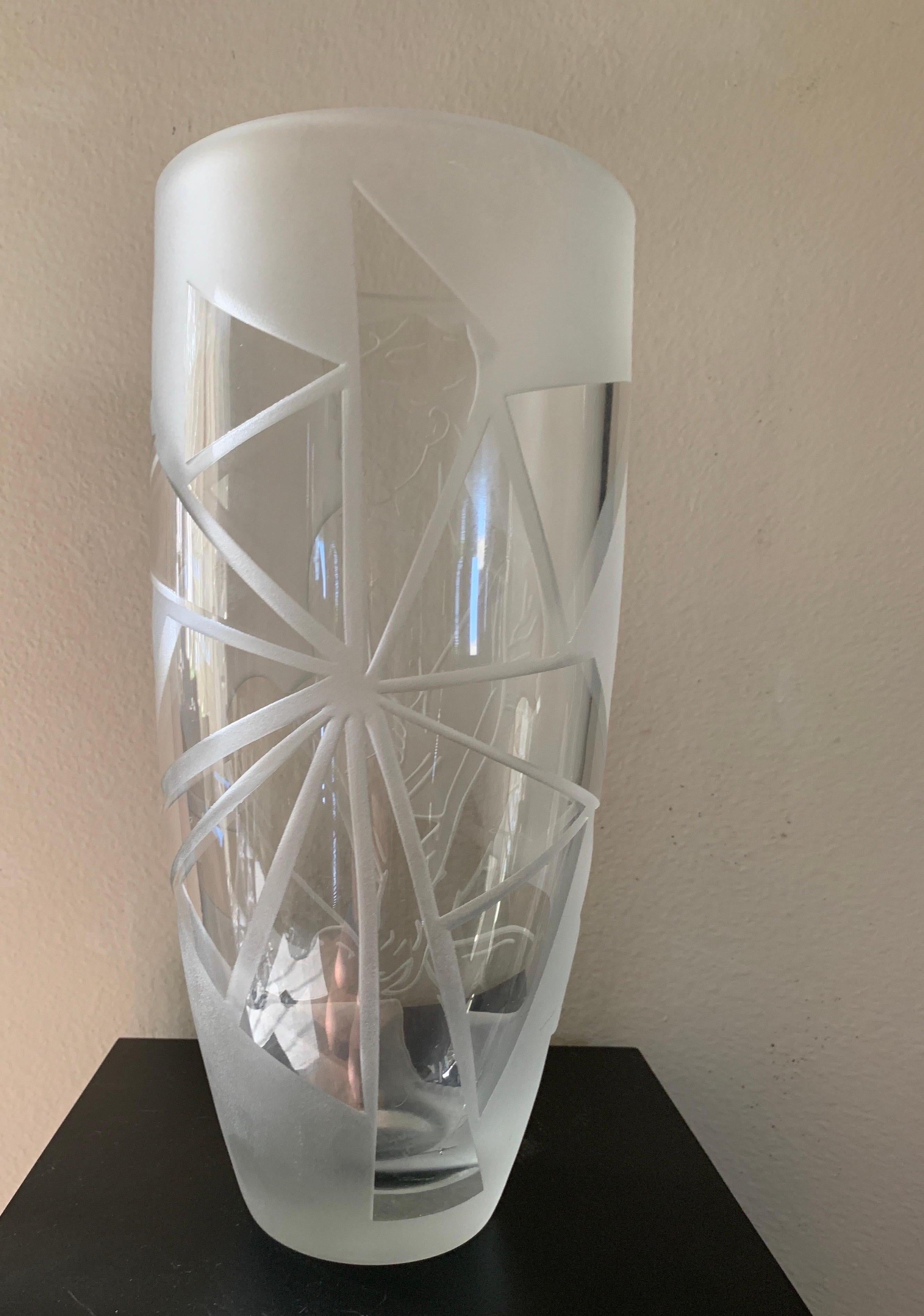 Fin du 20e siècle Nagel inspired Etched Glass Original One of a Kind Modern Large Vase (Grand vase moderne unique en son genre)  en vente