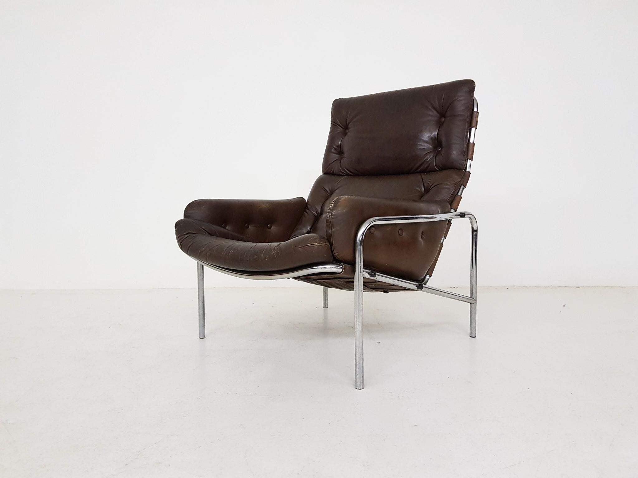 Brown leather lounge chair by Martin Visser for ’t Spectrum model Sz09 “Nagoya”, made and designed in The Netherlands in 1969.

Visser designed this lounge chair in 1969 when he was working for Dutch furniture manufacturer ’t Spectrum. This is the