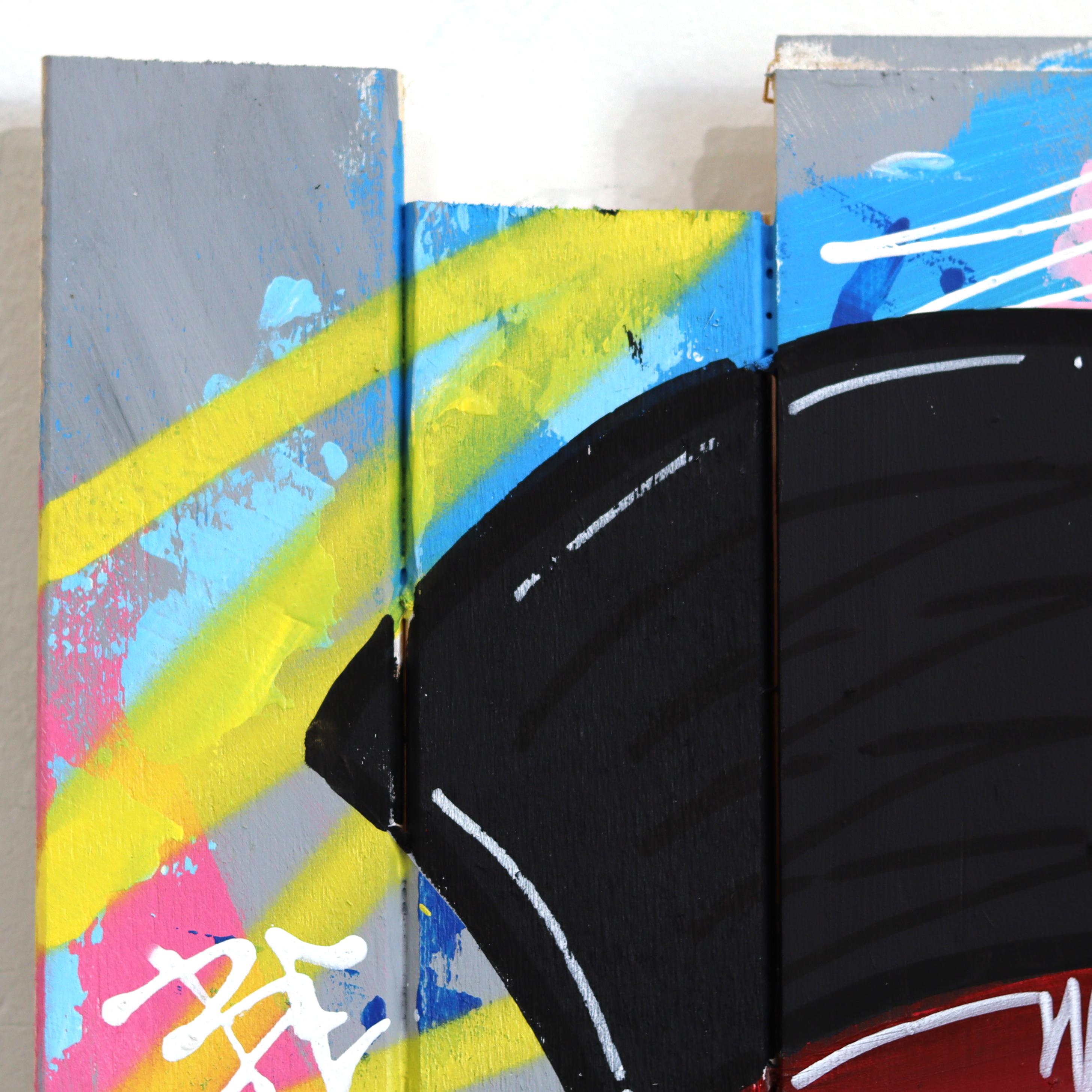 Cash Flow - Pop Art originale colorata e vibrante su Wood con personaggio Looney Tunes - Figurative Painting Marrone di Naguy Claude