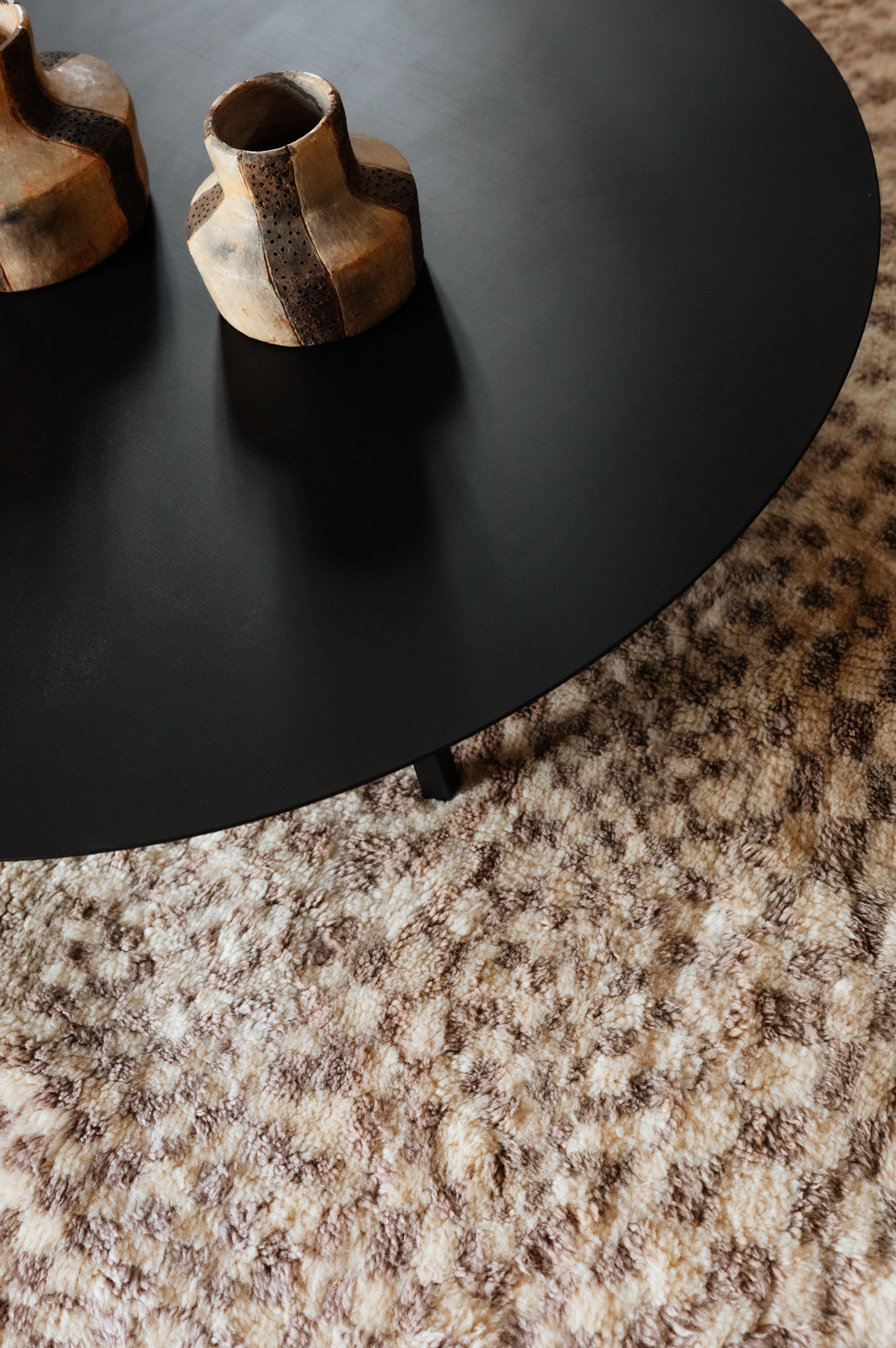 Tappeto in lana berbera personalizzato NAHL Moderno tessuto a mano Grande Minimalista Contemporaneo In condizioni Nuovo in vendita a Hammamet, MA