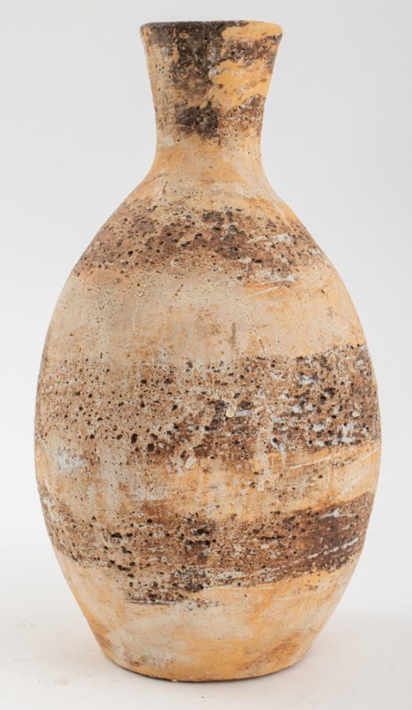 Nahum Tschacbasov  (amerikanisch-russisch, 1899-1994)  Moderne Keramikvase, signiert auf dem Boden. 10,5