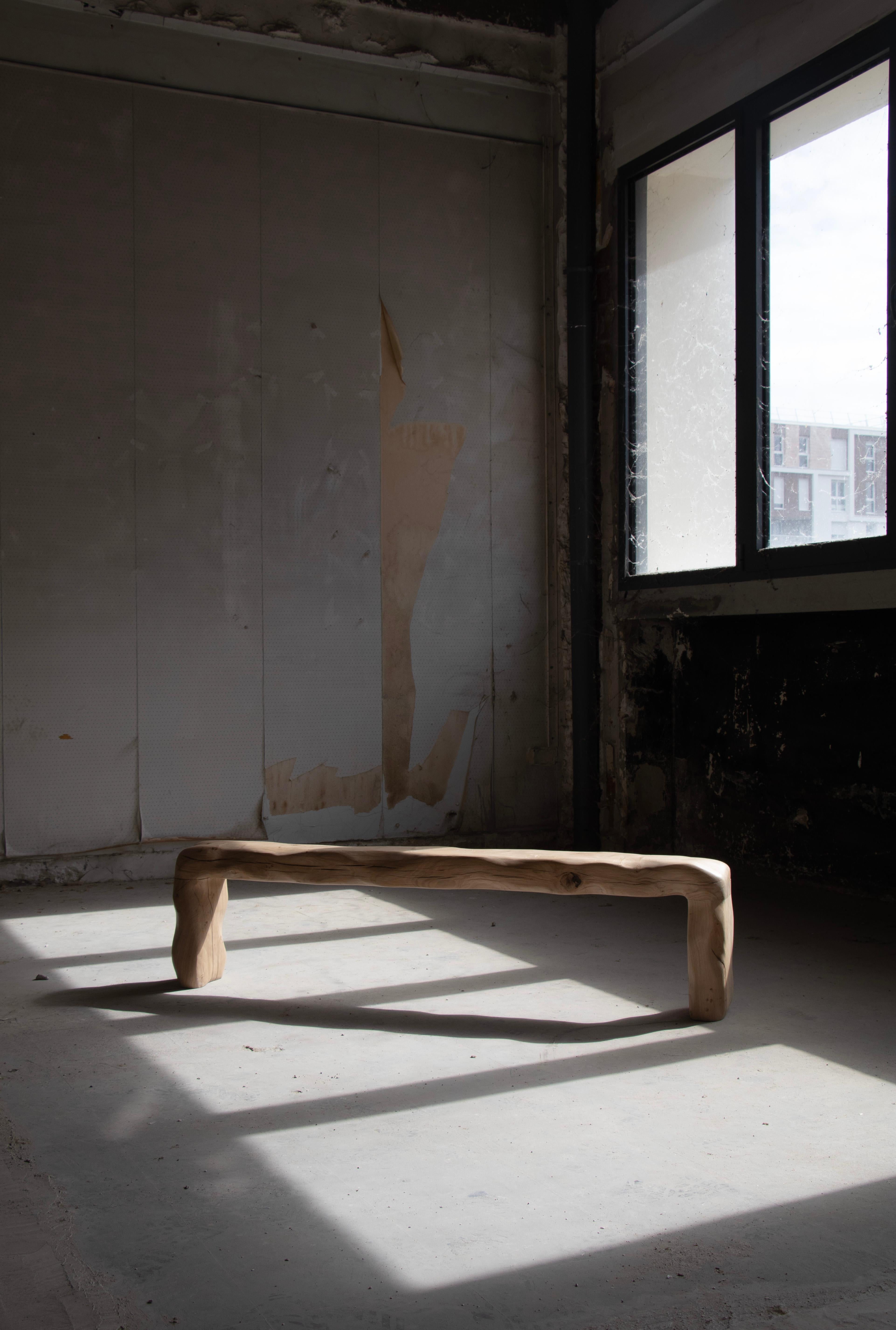 Banc Naïa en chêne français verni et sculpté à la main par Alice Lahana Studio en vente 3