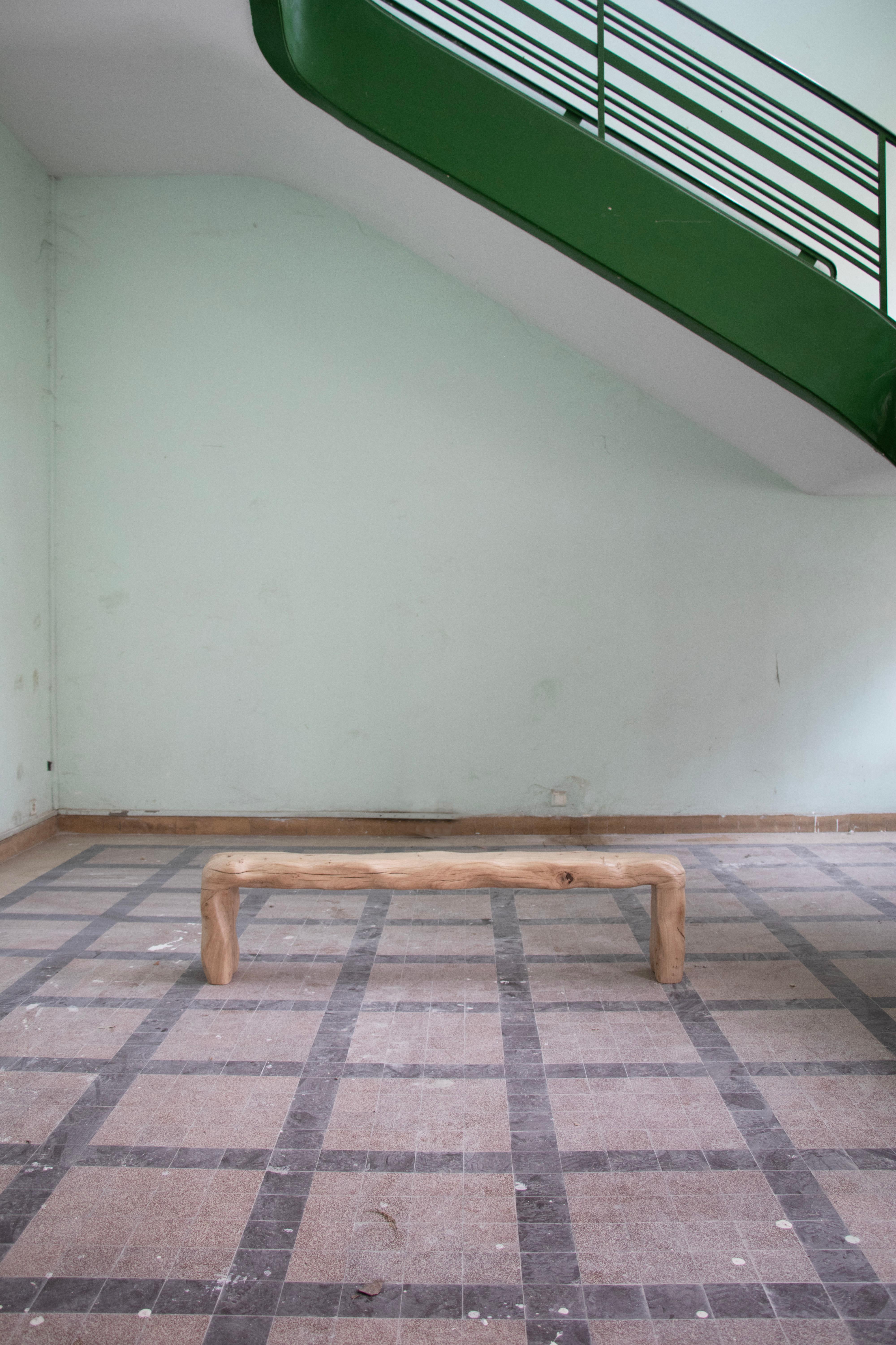 Banc Naïa en chêne français verni et sculpté à la main par Alice Lahana Studio en vente 6