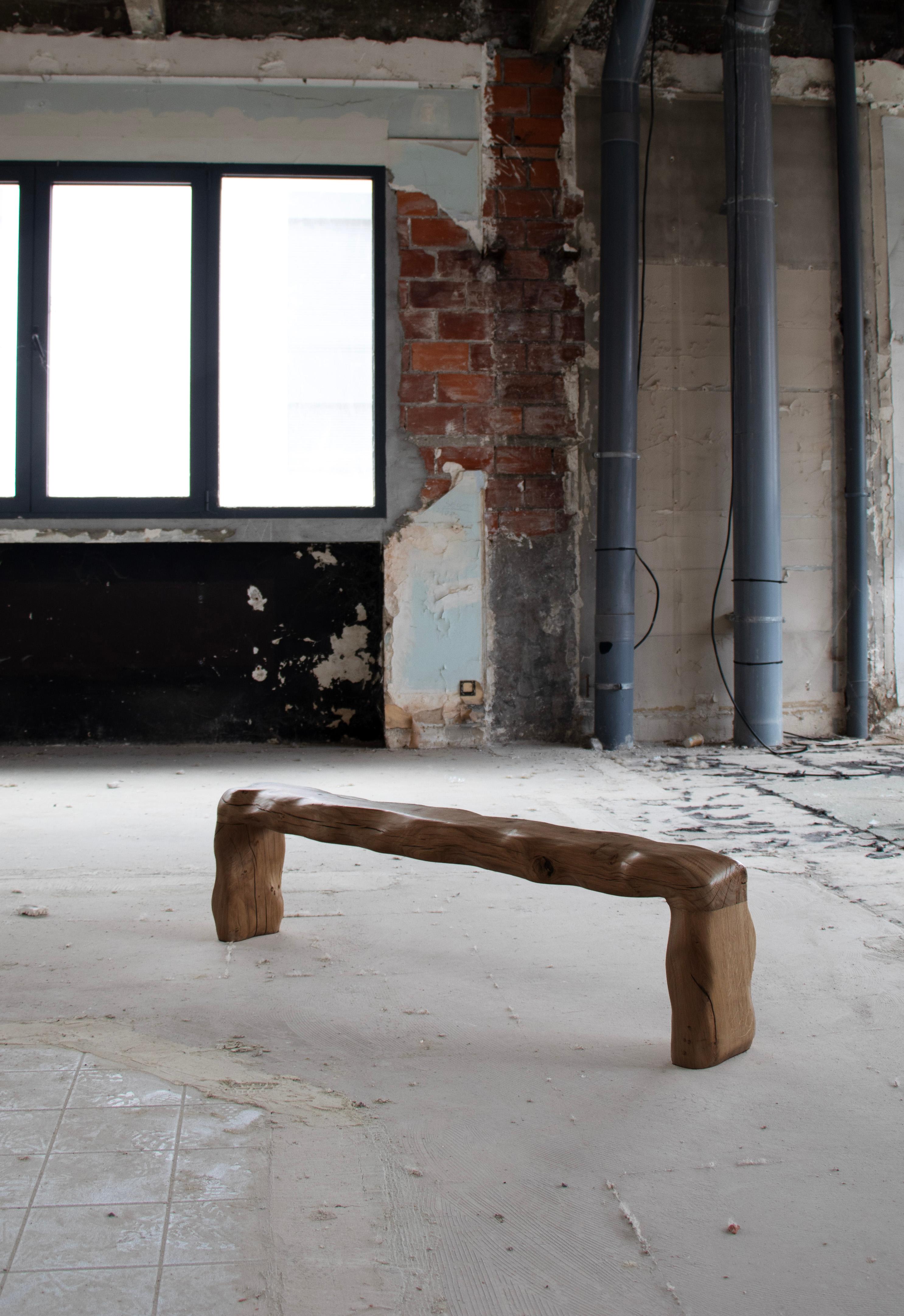 Banc Naïa en chêne français verni et sculpté à la main par Alice Lahana Studio en vente 8