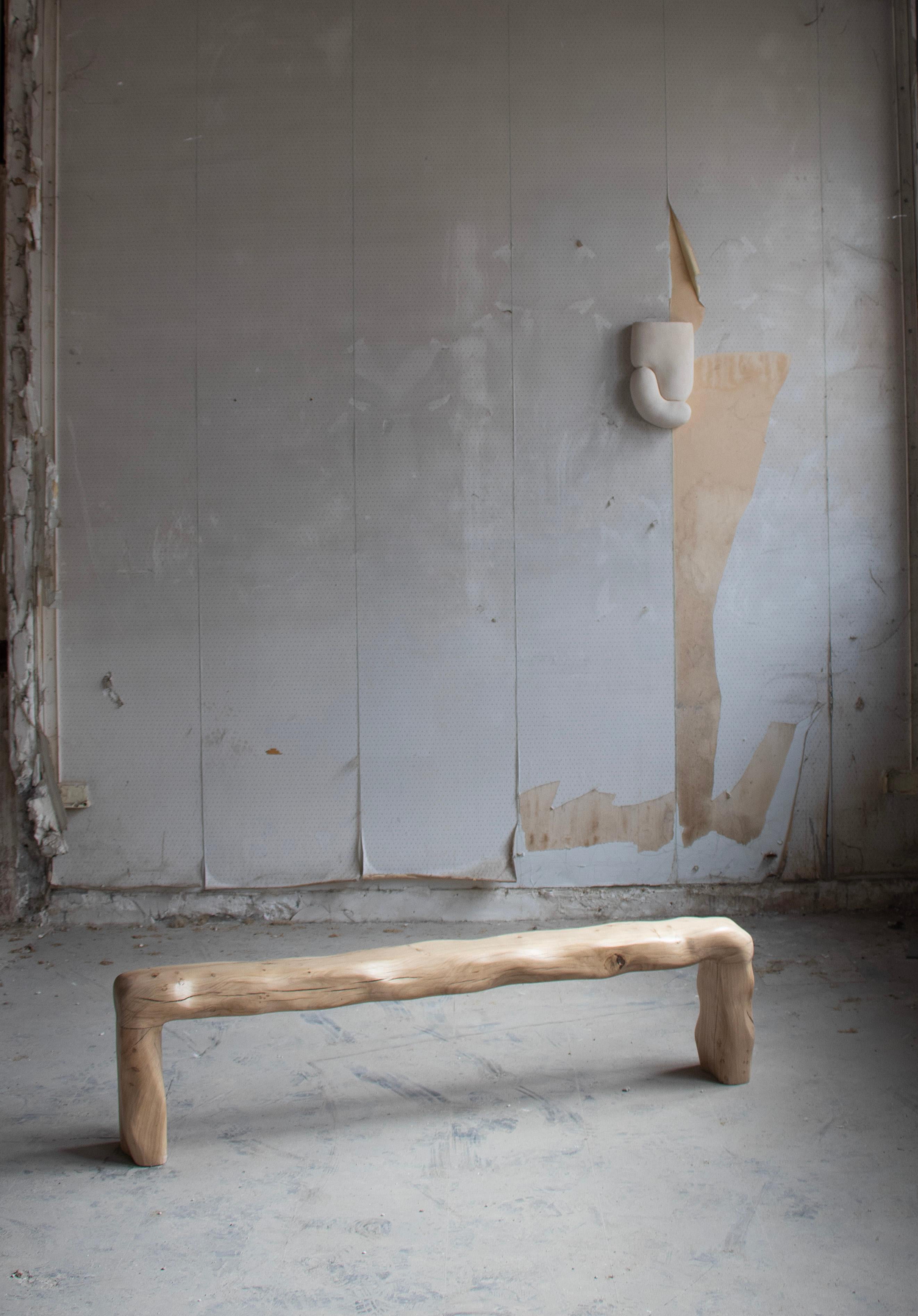 Banc Naïa en chêne français verni et sculpté à la main par Alice Lahana Studio
Dimensions : D 18,5 x L 150 x H 38 cm.
MATERIAL : Chêne français.

Deux finitions sont disponibles : vernis mat ou vernis brun foncé. Veuillez nous contacter.

La