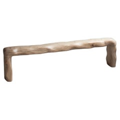 Banc Naïa en chêne français verni et sculpté à la main par Alice Lahana Studio