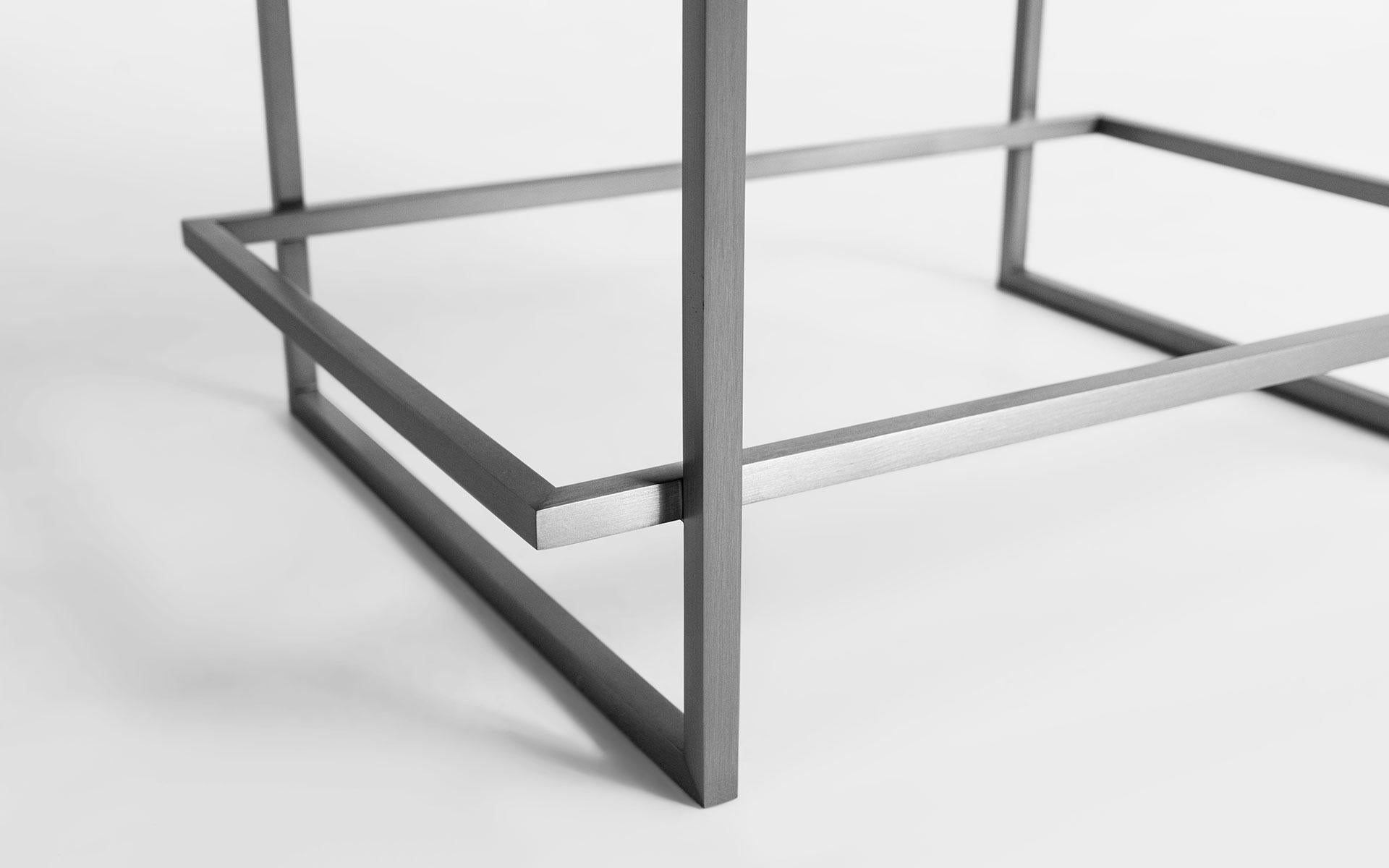 Chaise Naifu en métal et simili cuir en vente 12