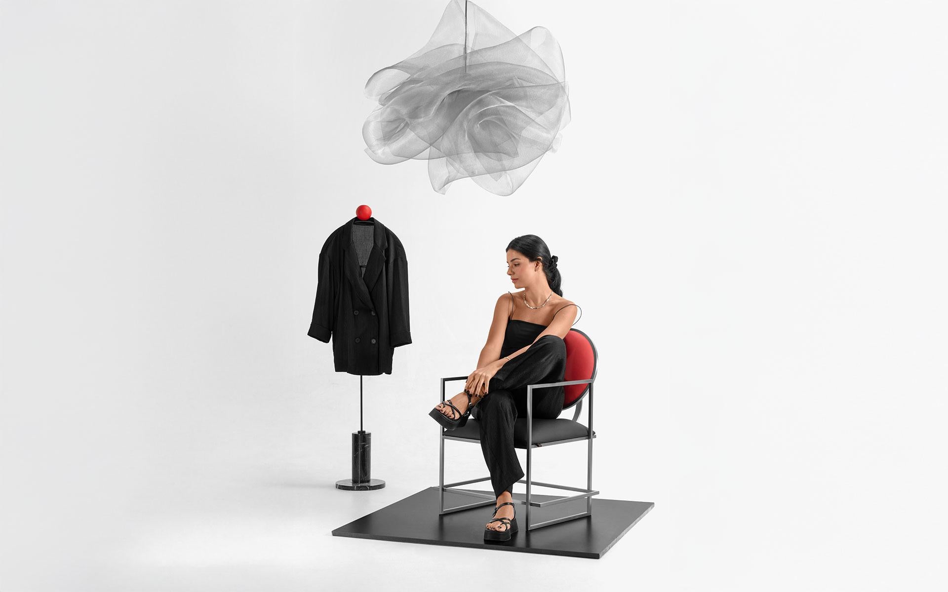 Métal Chaise Naifu en métal et simili cuir en vente