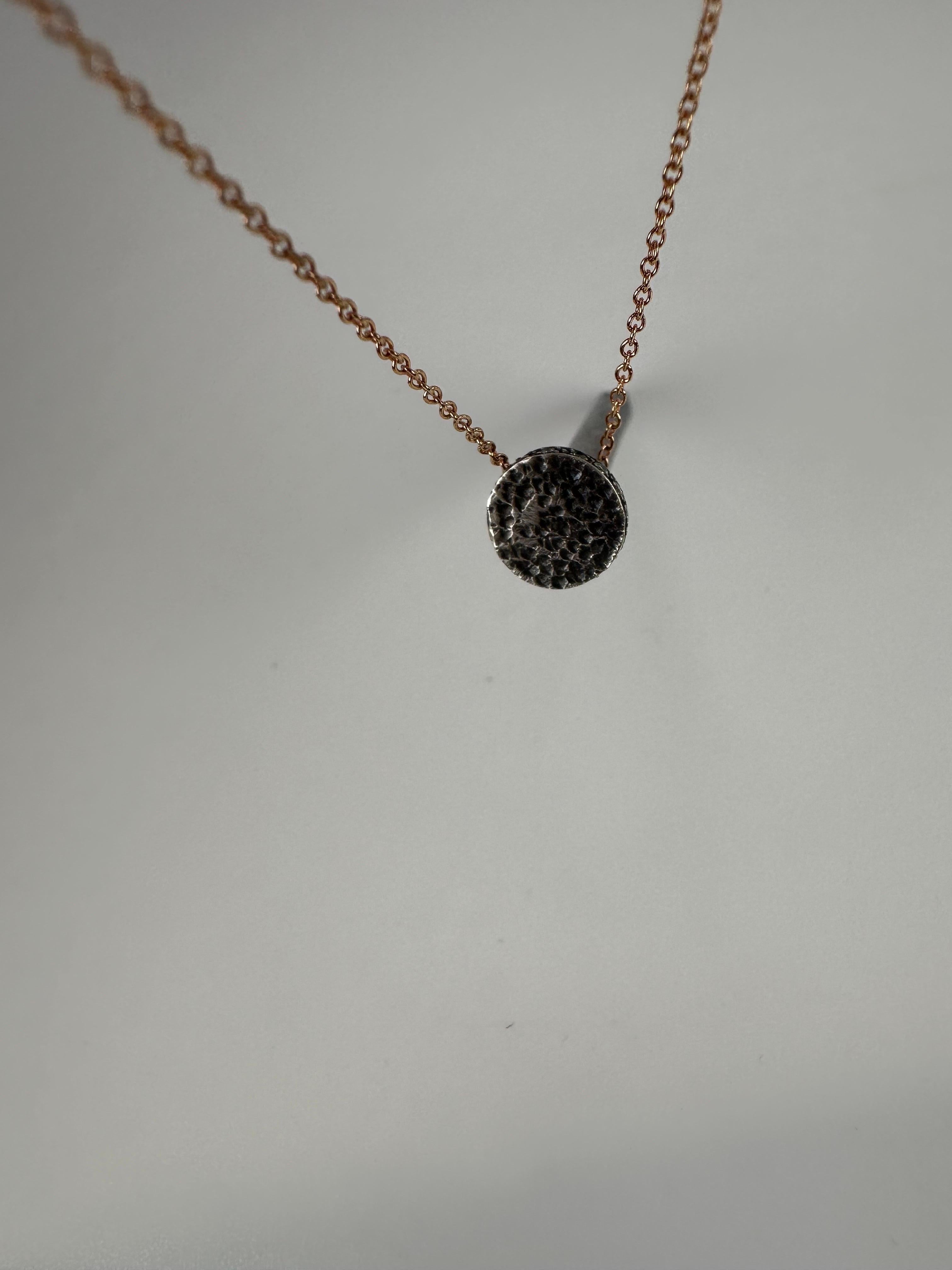 Collier pendentif à clous extraordinaire unisexe en or 18 carats, style minimalisme moderne Unisexe en vente