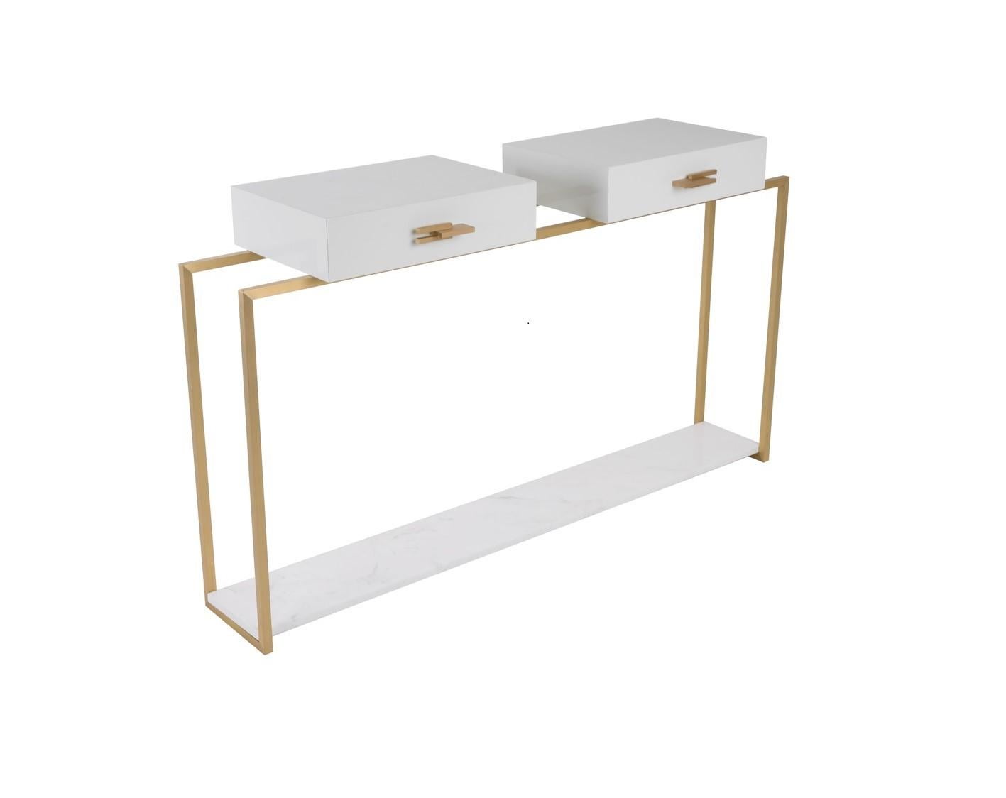 NAIMA console is an elegant piece of furniture made with a brass structure and a marble base, that makes it even more refined.‎ The drawers lined with suede give the final touch.‎ The handles and the structure are also available in stainless