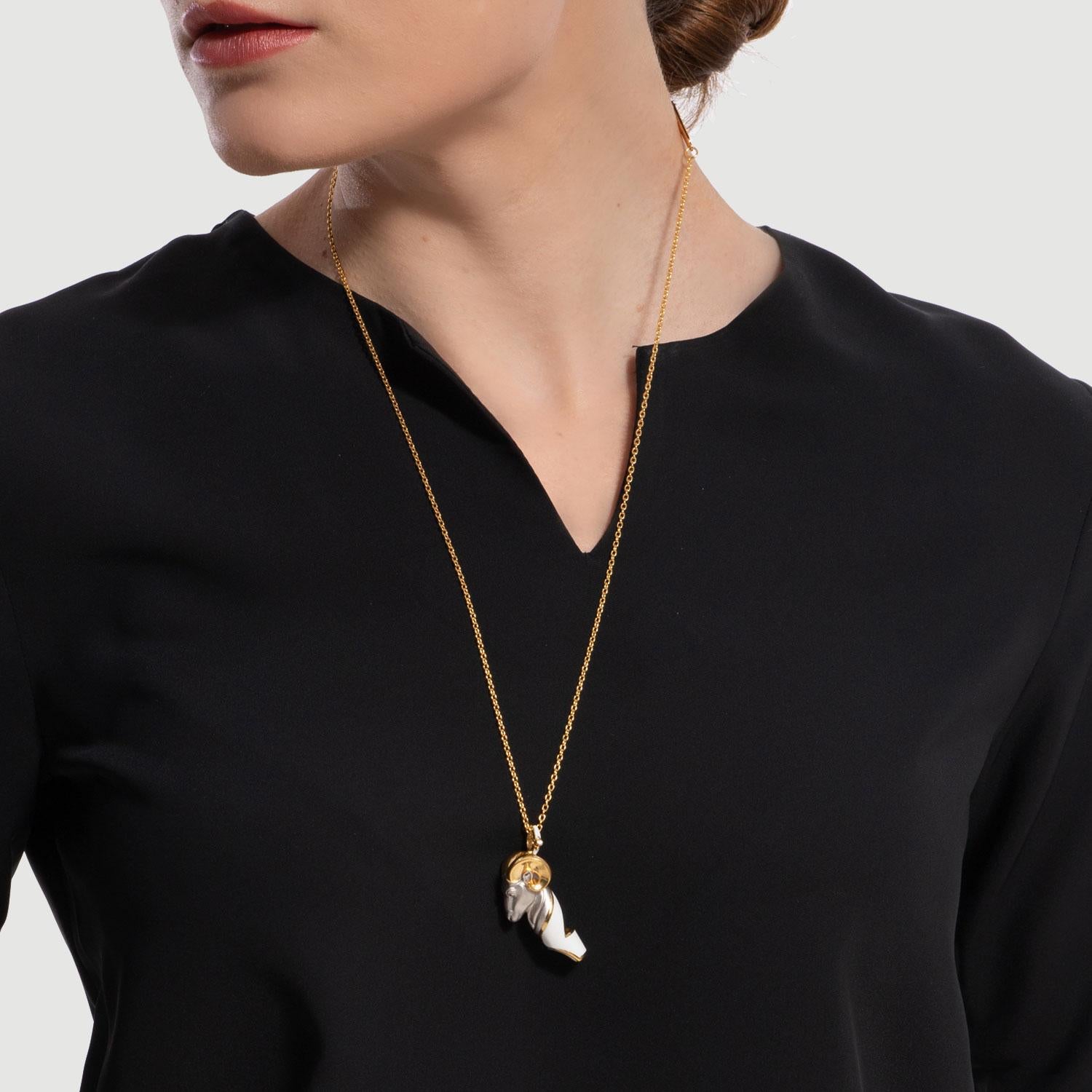 Naimah, Aries Whistle-Halskette mit Anhänger, weiße Emaille im Zustand „Neu“ im Angebot in Istanbul, 34
