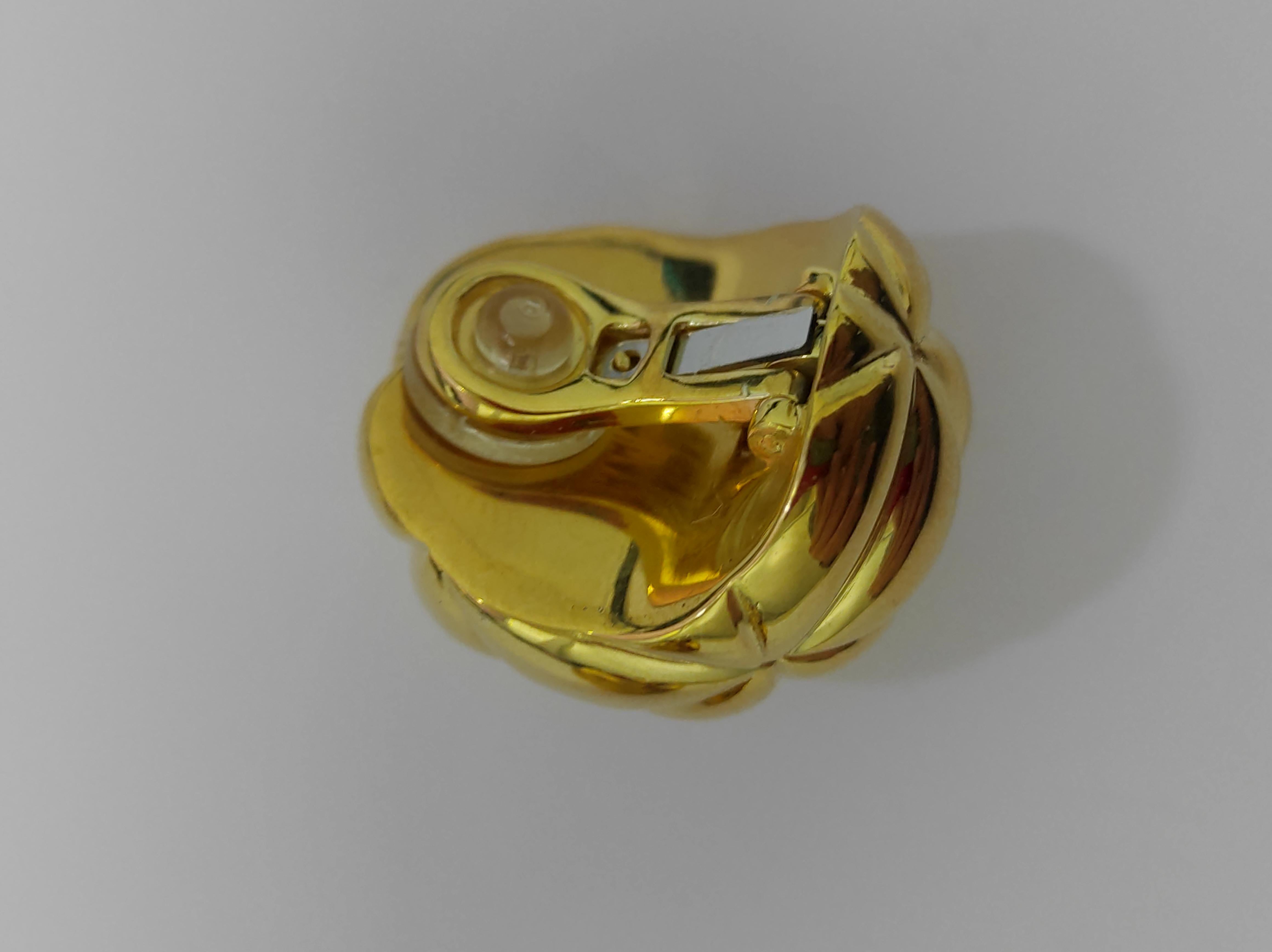 Naimah Chesterfield Kugelohrringe im Angebot 1