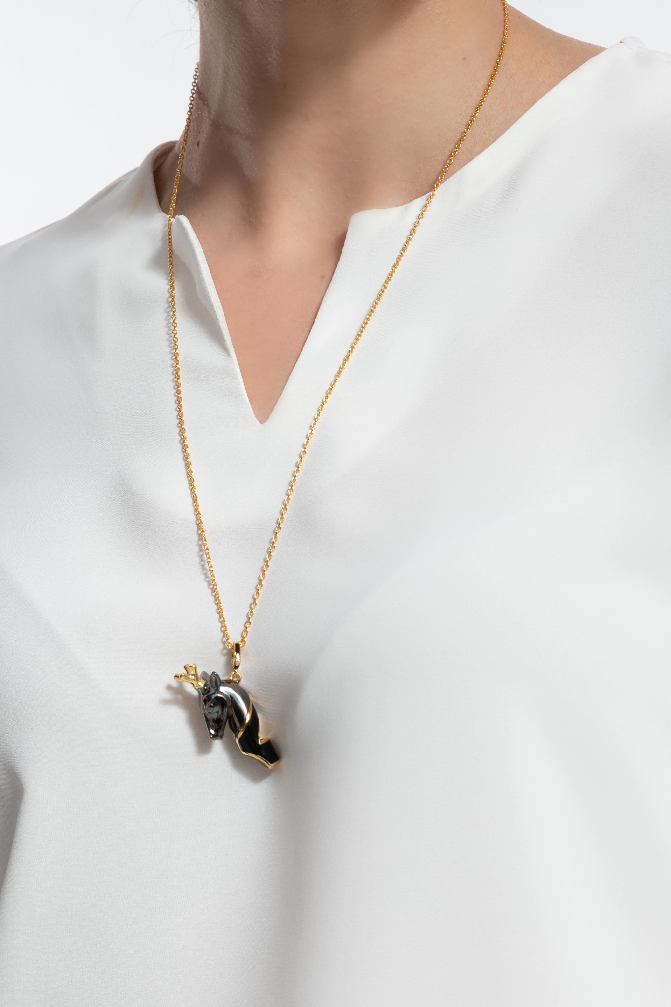 Naimah, Collana con ciondolo a forma di fischio di cervo, smalto nero in vendita 2