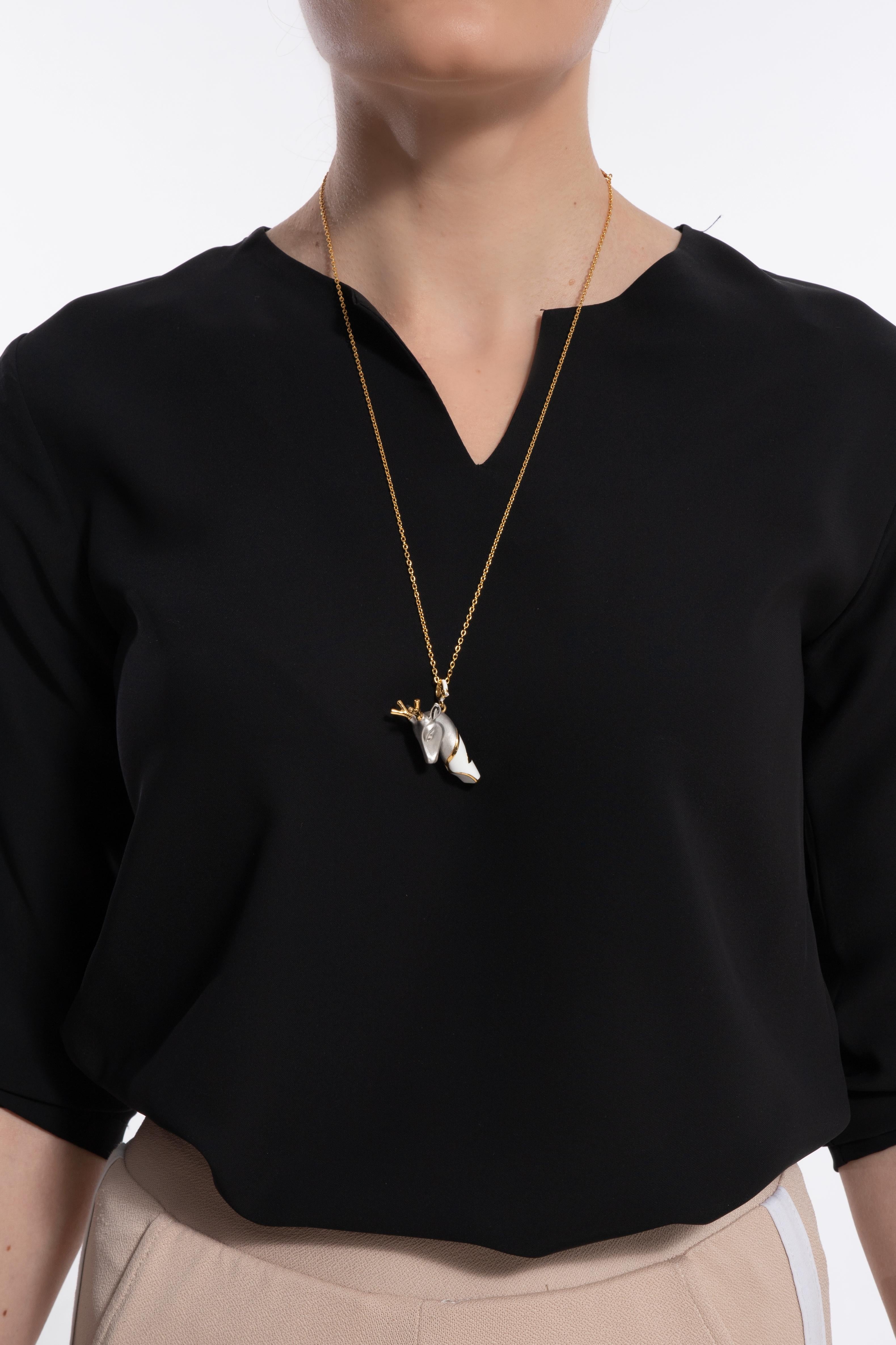Naimah, Collana con ciondolo a forma di fischio di cervo, smalto bianco in vendita 2
