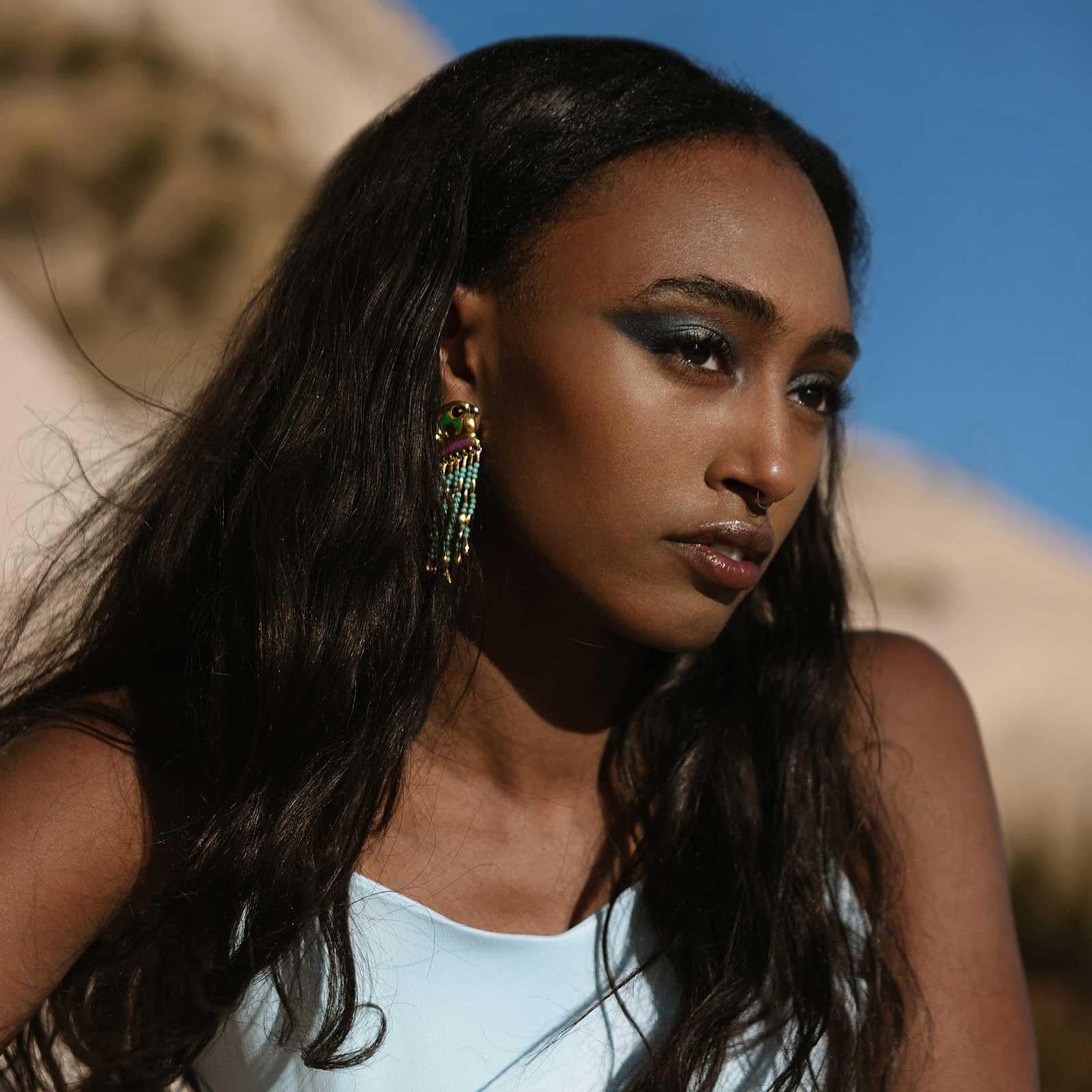 Donna Orecchini a lobo di Naimah in stile Horus egiziano in vendita