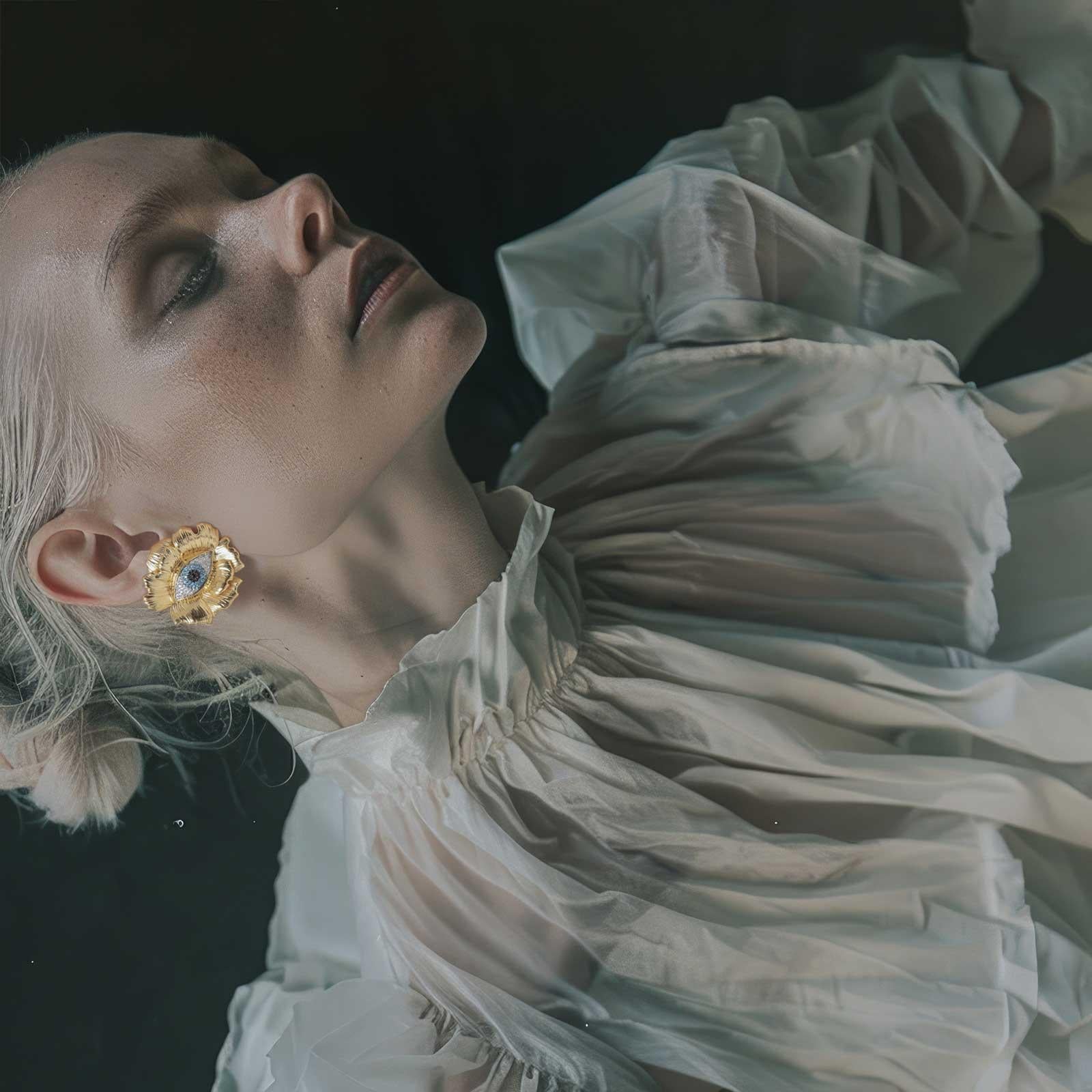 Donna Orecchini Naimah con fiore del malocchio in vendita