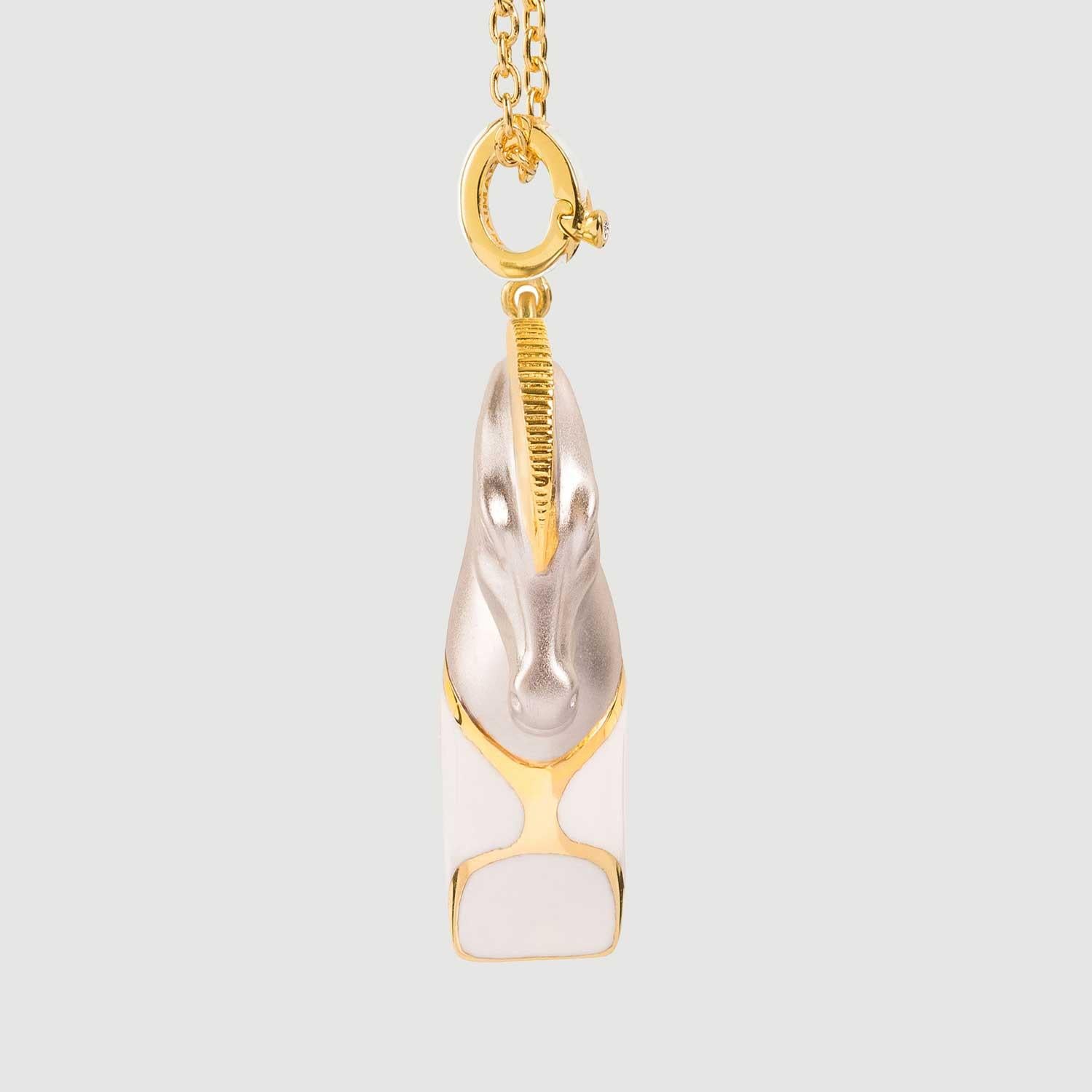 Horse symbolism and meanings include determination, endurance, valor, freedom, travel, beauty, majesty, and spirit.

Horses were revered in ancient Greece as symbols of wealth, power, and status.

Composition: 925 sterling silver, 18K gold vermeil