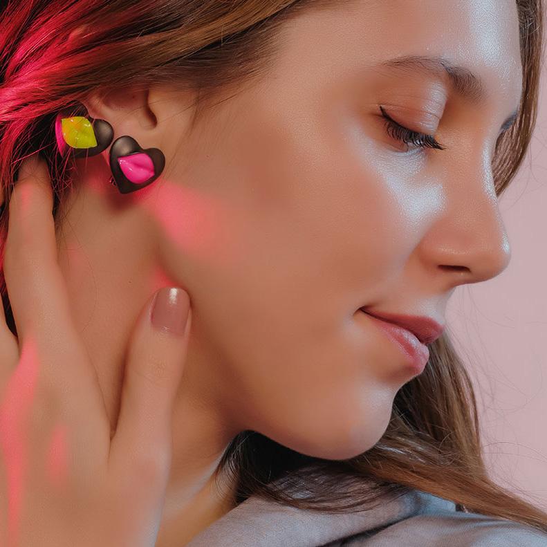 Pendiente sencillo Naimah Love Lips Rouge, rosa neón en venta 1